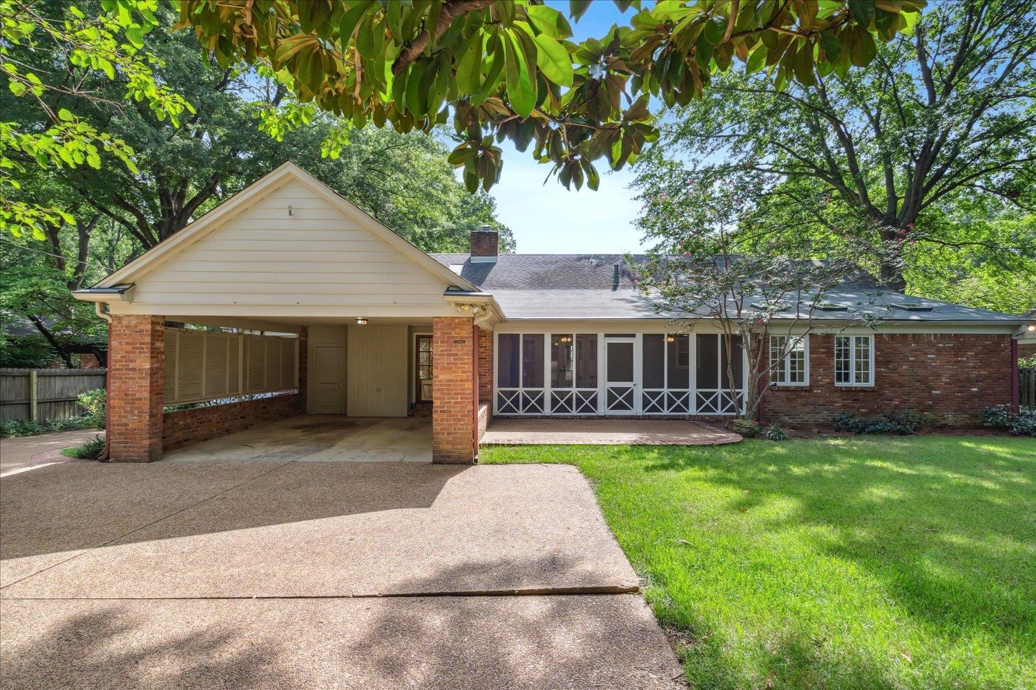 185 GARDENIA DR