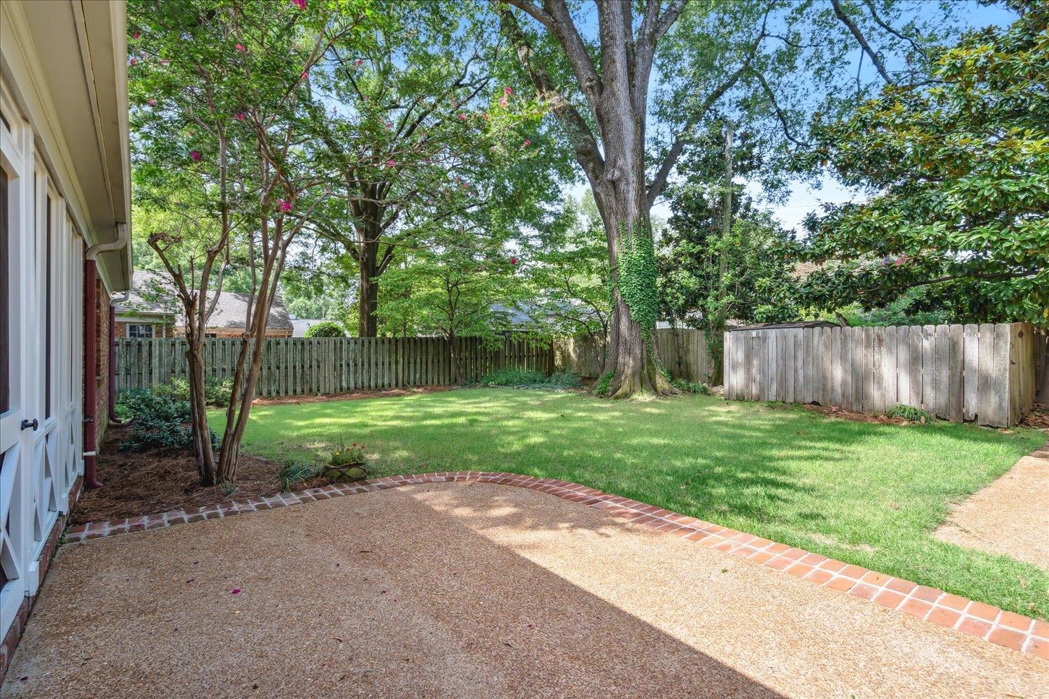 185 GARDENIA DR