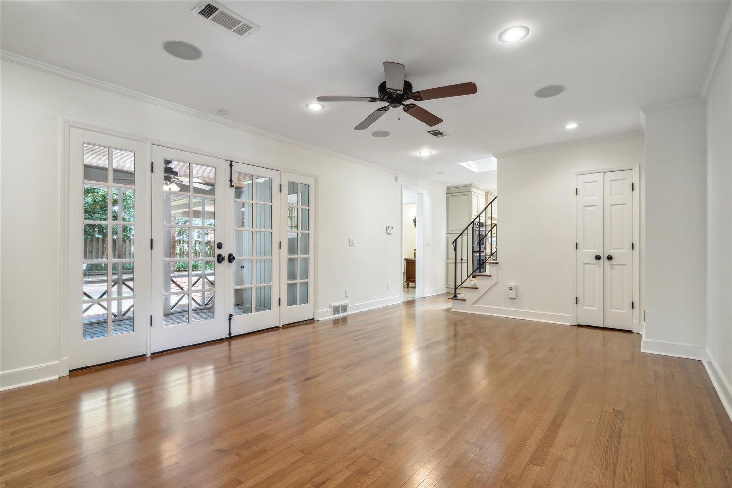 185 GARDENIA DR