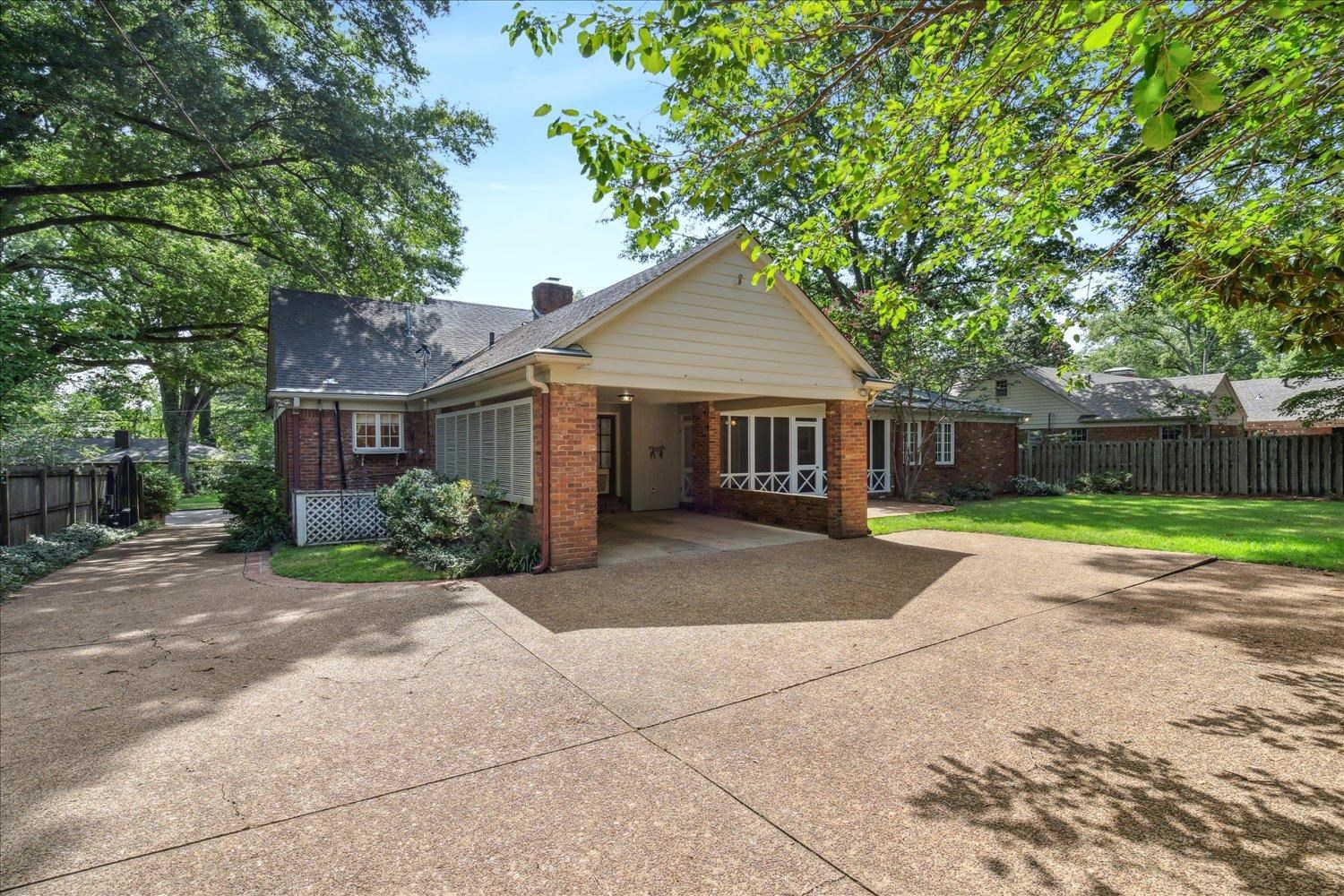 185 GARDENIA DR