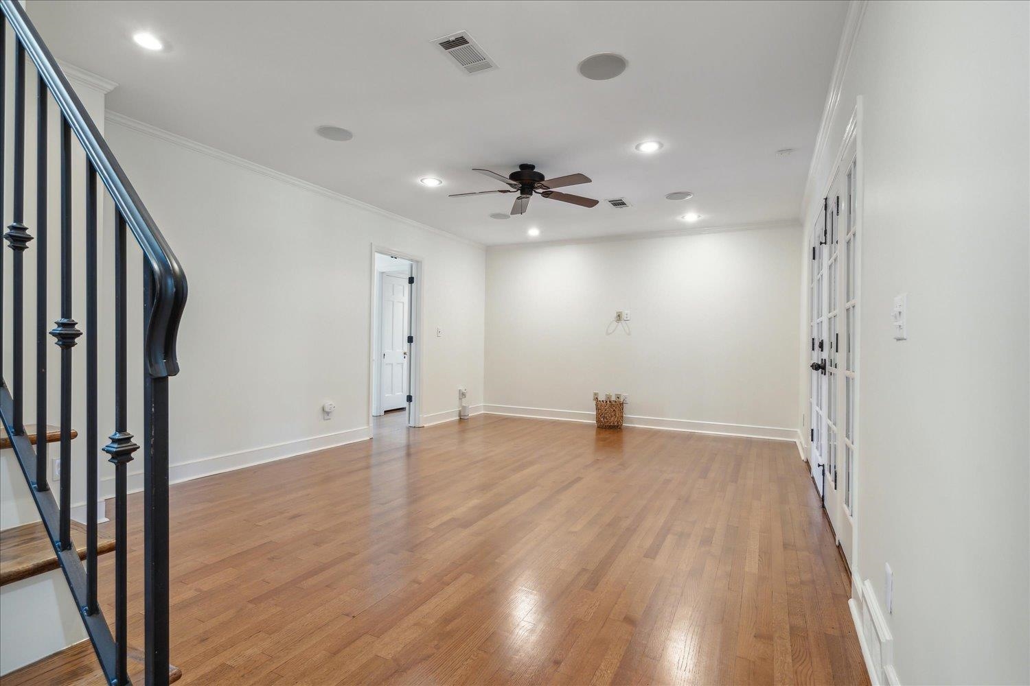 185 GARDENIA DR