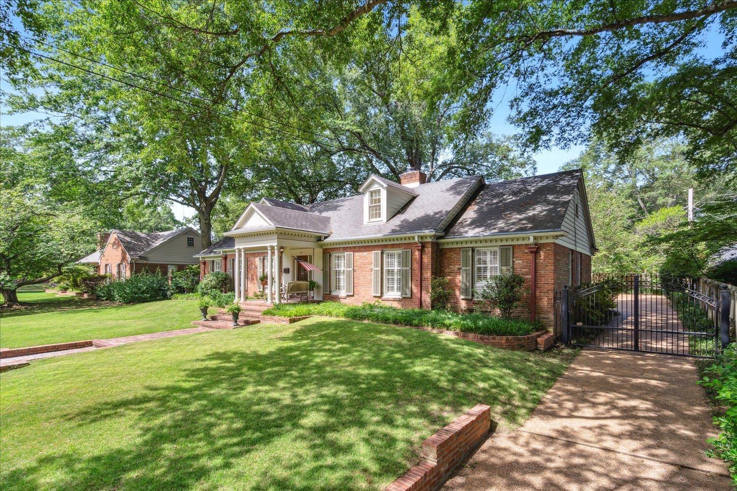 185 GARDENIA DR