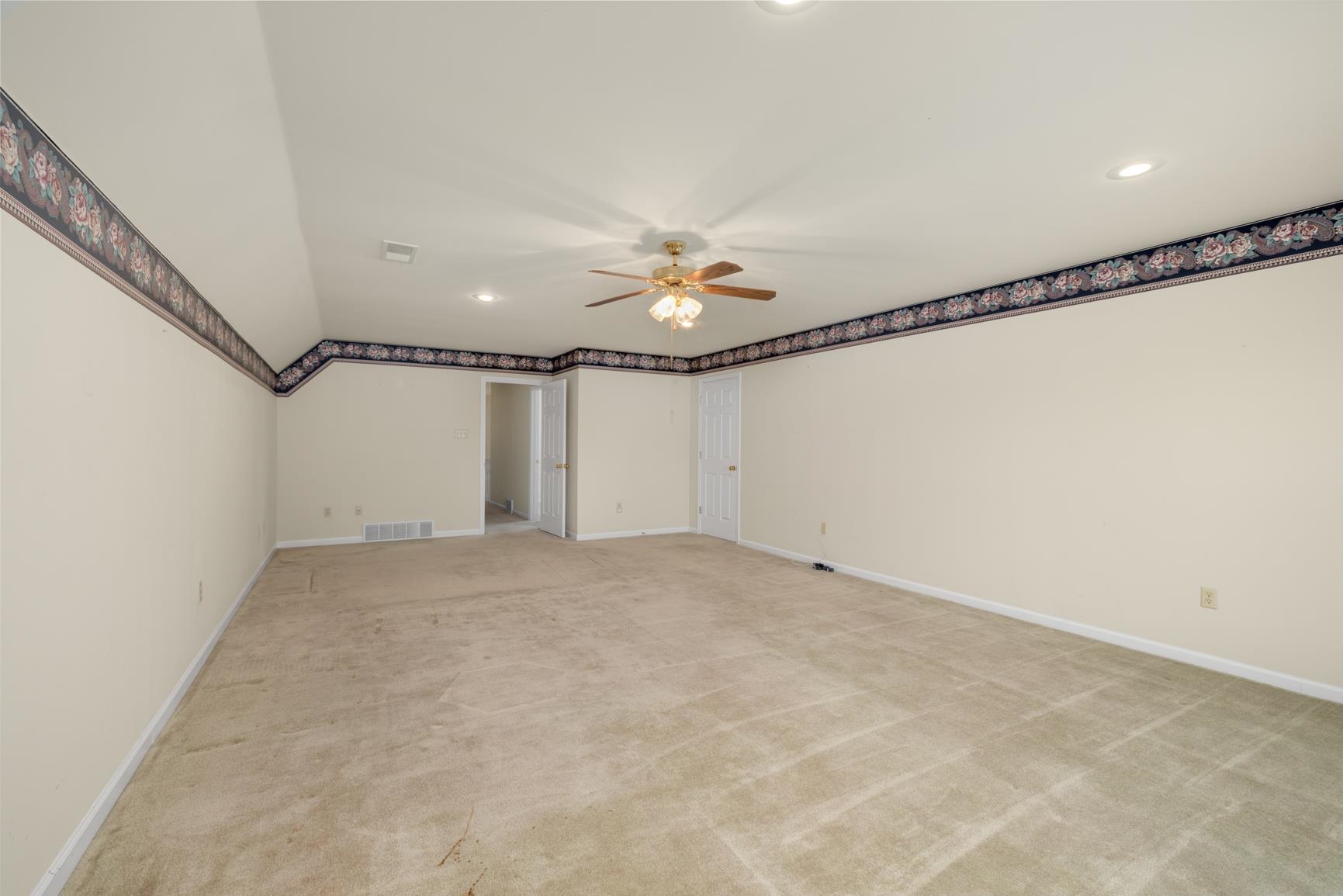 1487 CLAVERTON CV