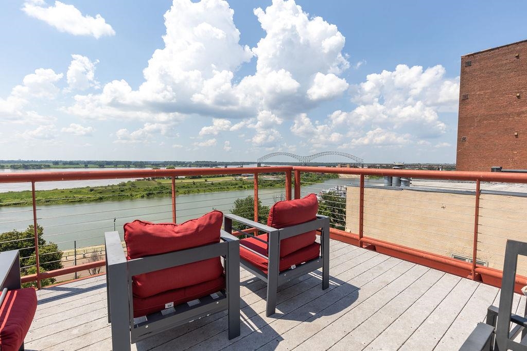 50 GAYOSO AVE Unit: 404