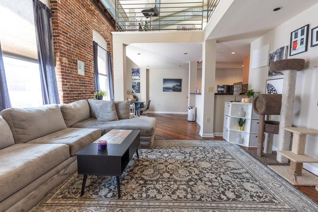 50 GAYOSO AVE Unit: 404