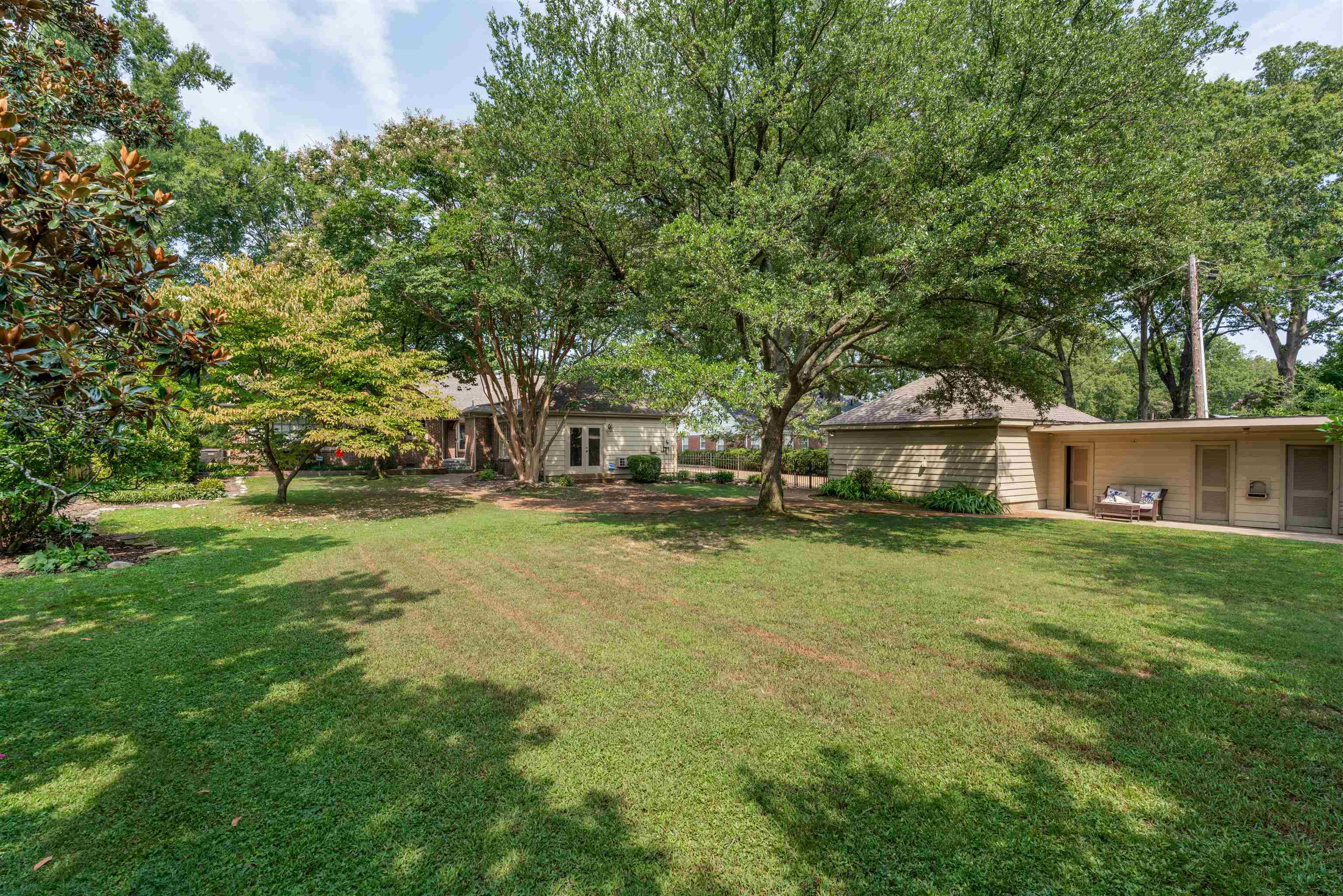 490 COLONIAL RD