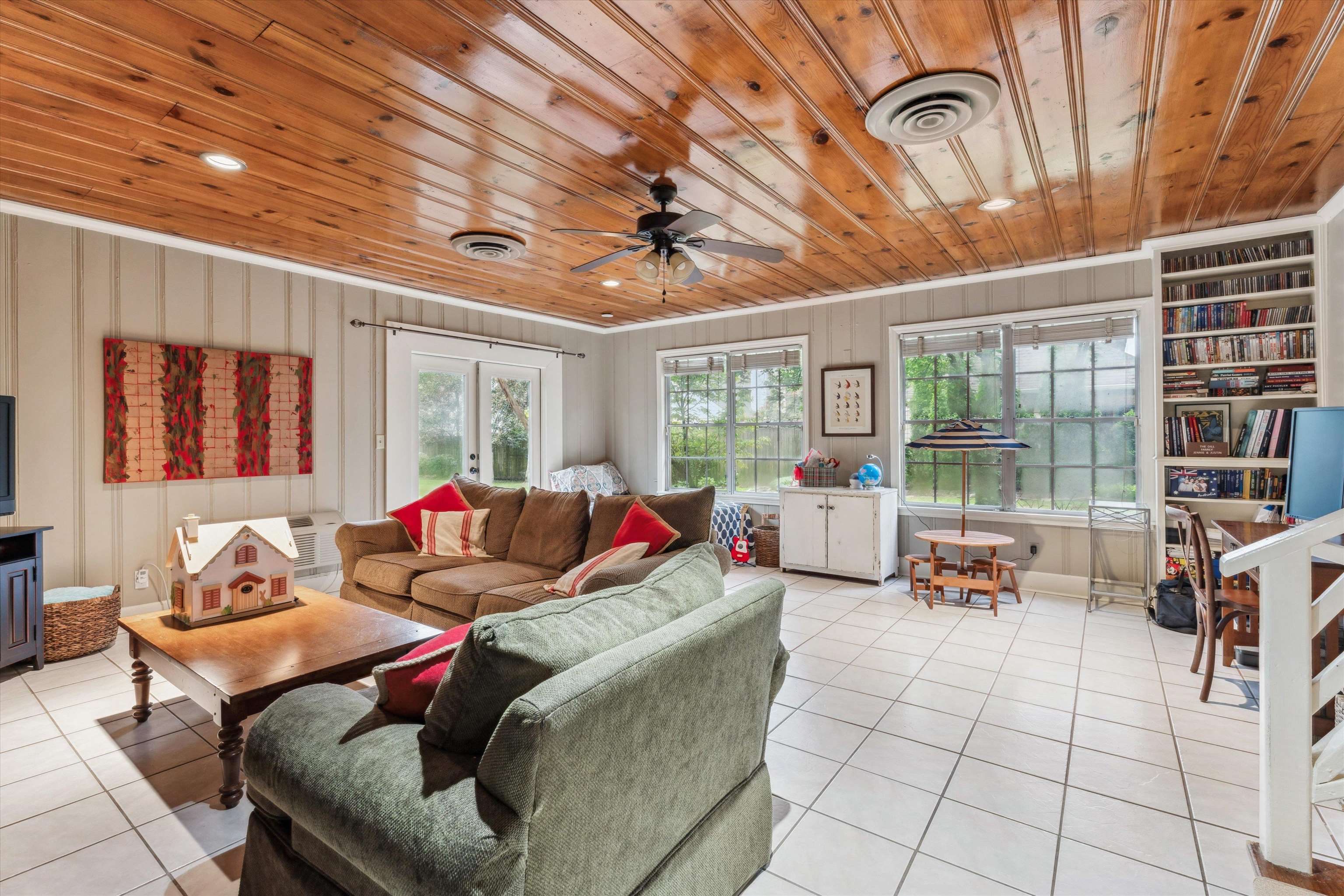 490 COLONIAL RD