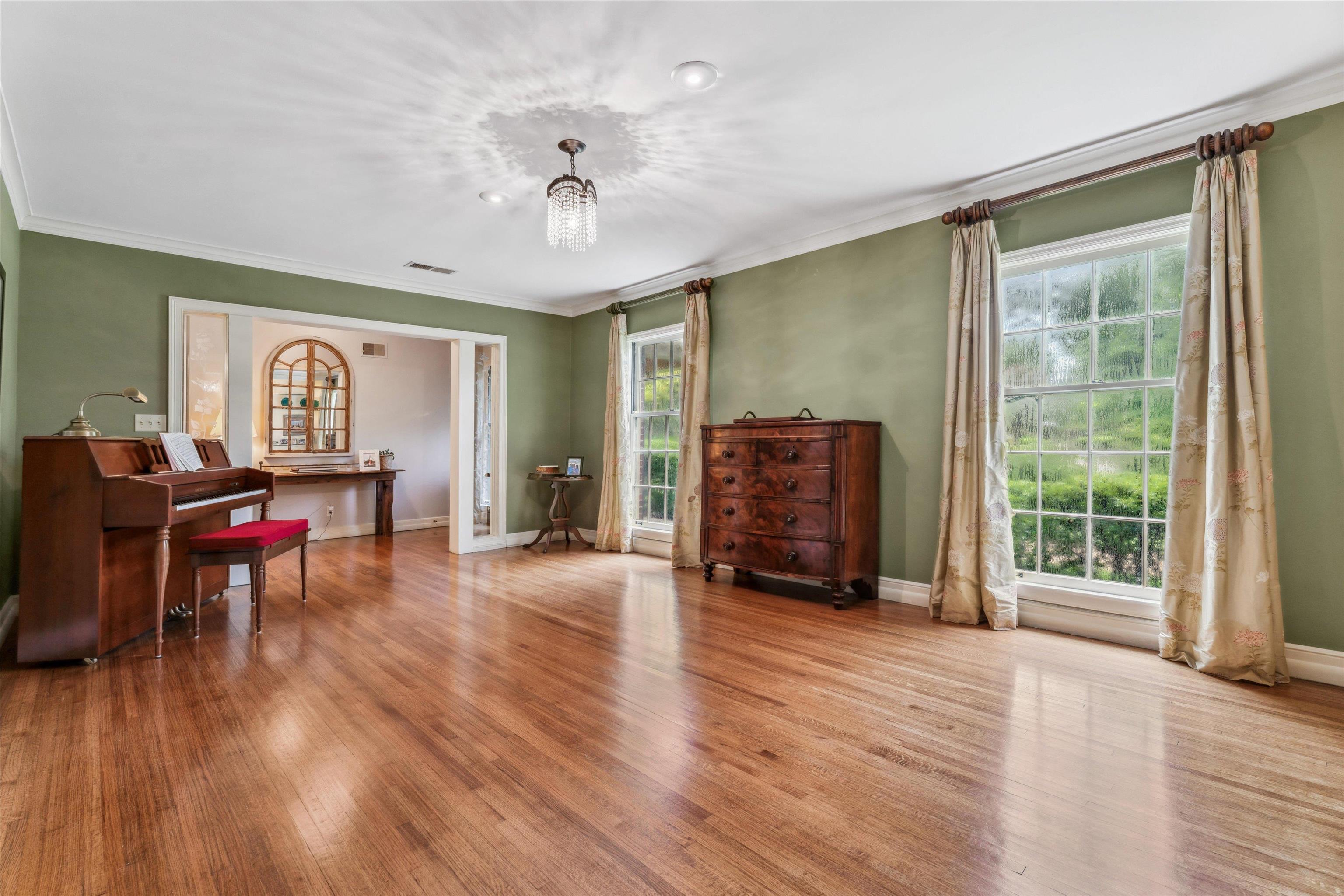 490 COLONIAL RD