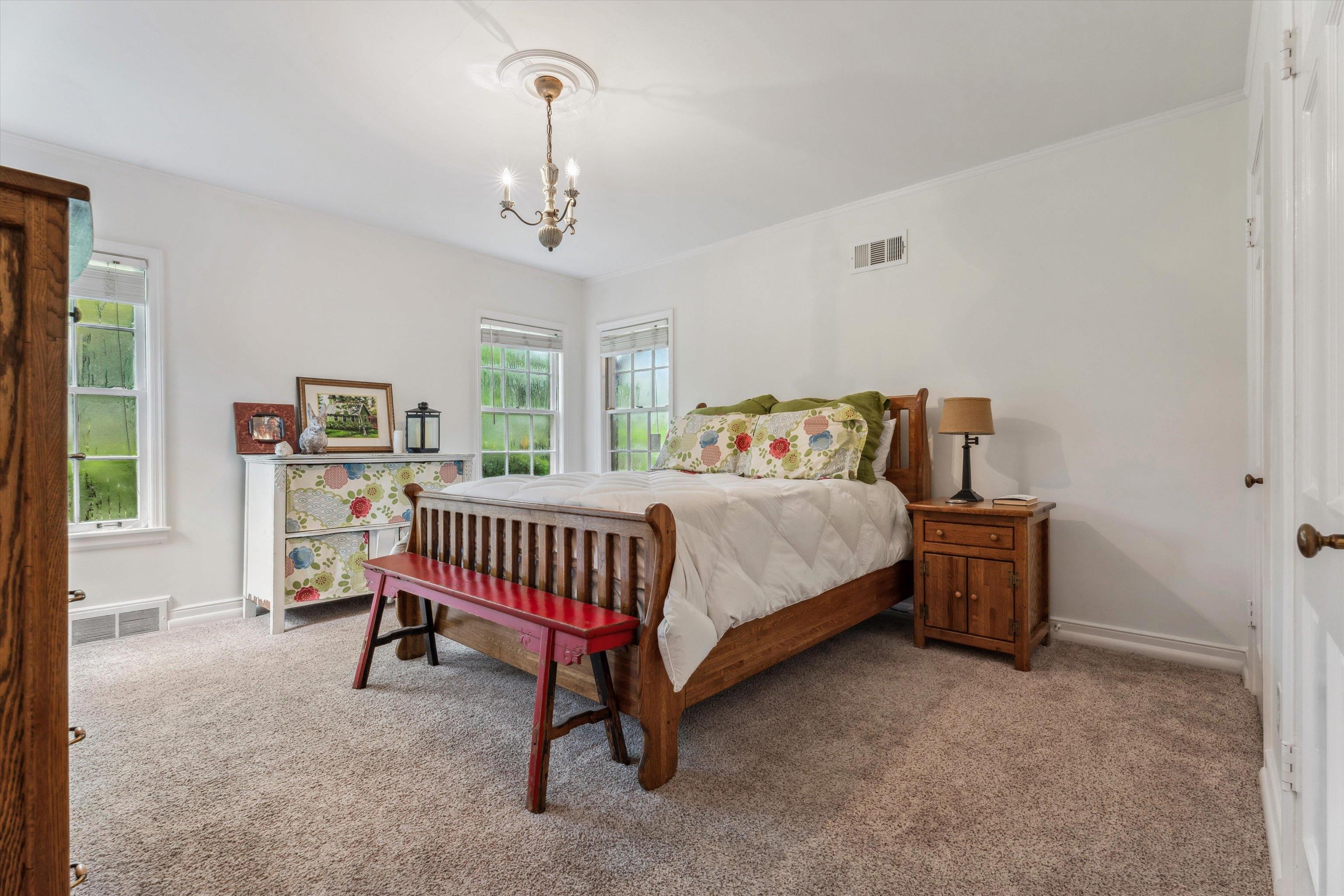 490 COLONIAL RD
