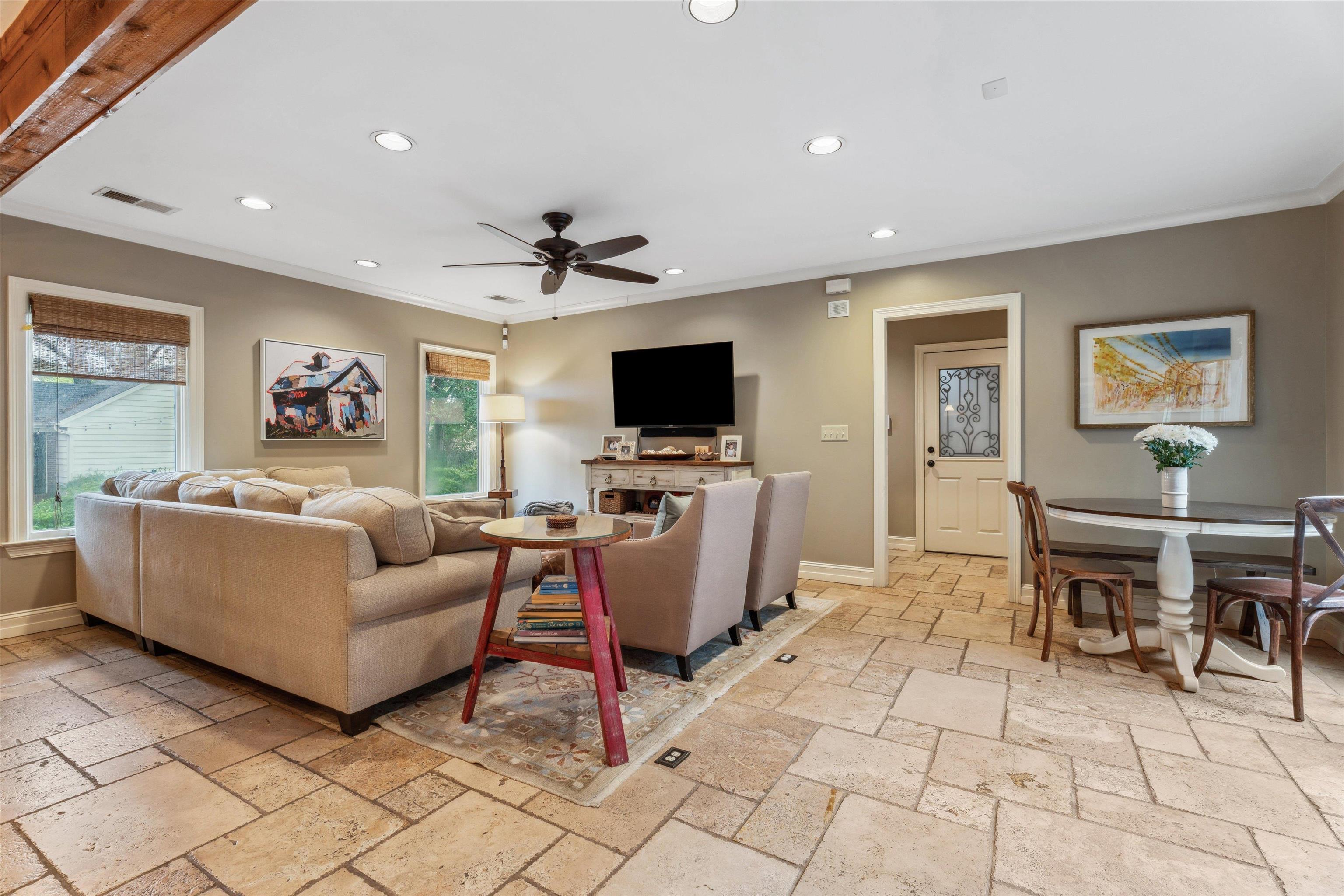 490 COLONIAL RD
