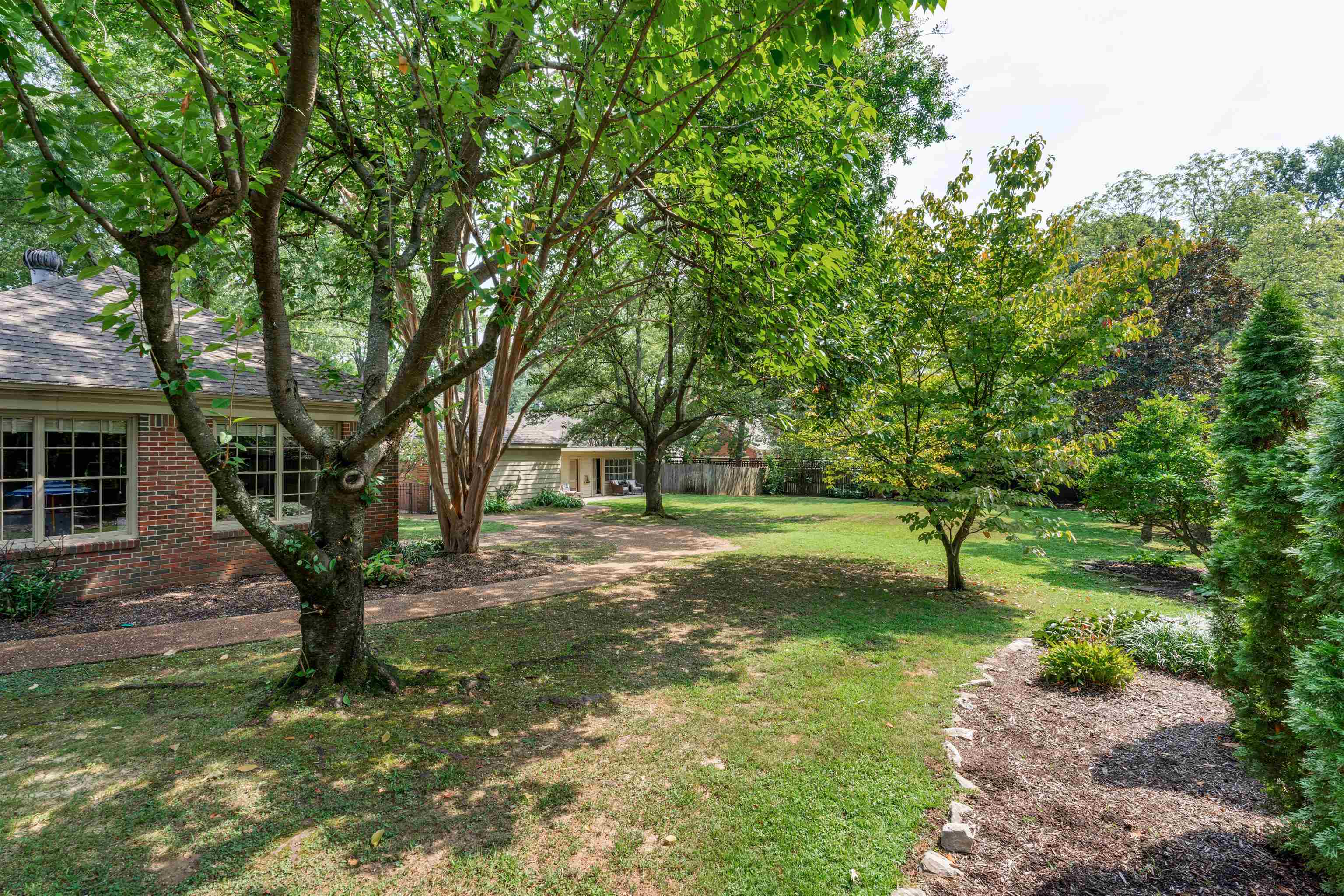 490 COLONIAL RD