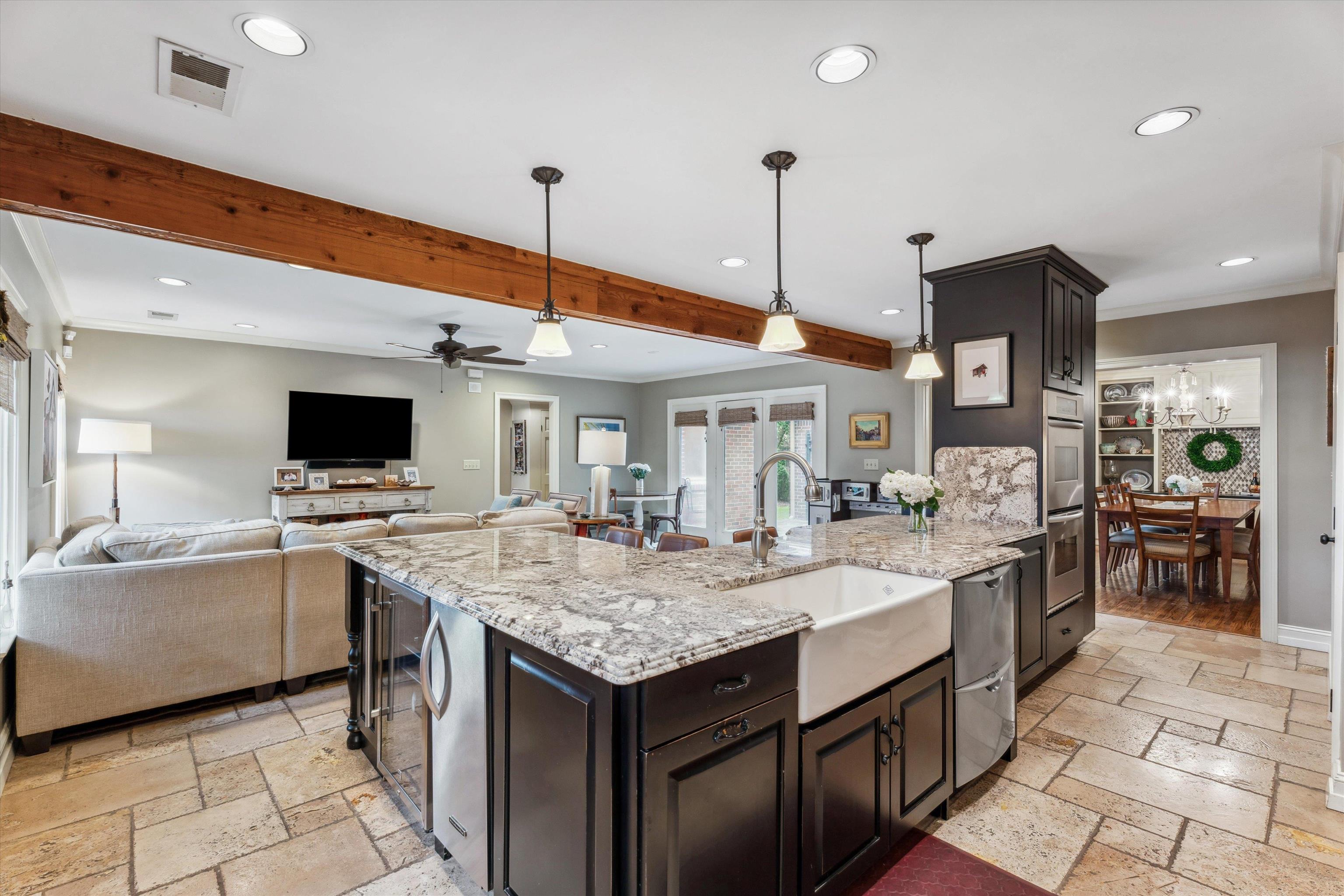 490 COLONIAL RD