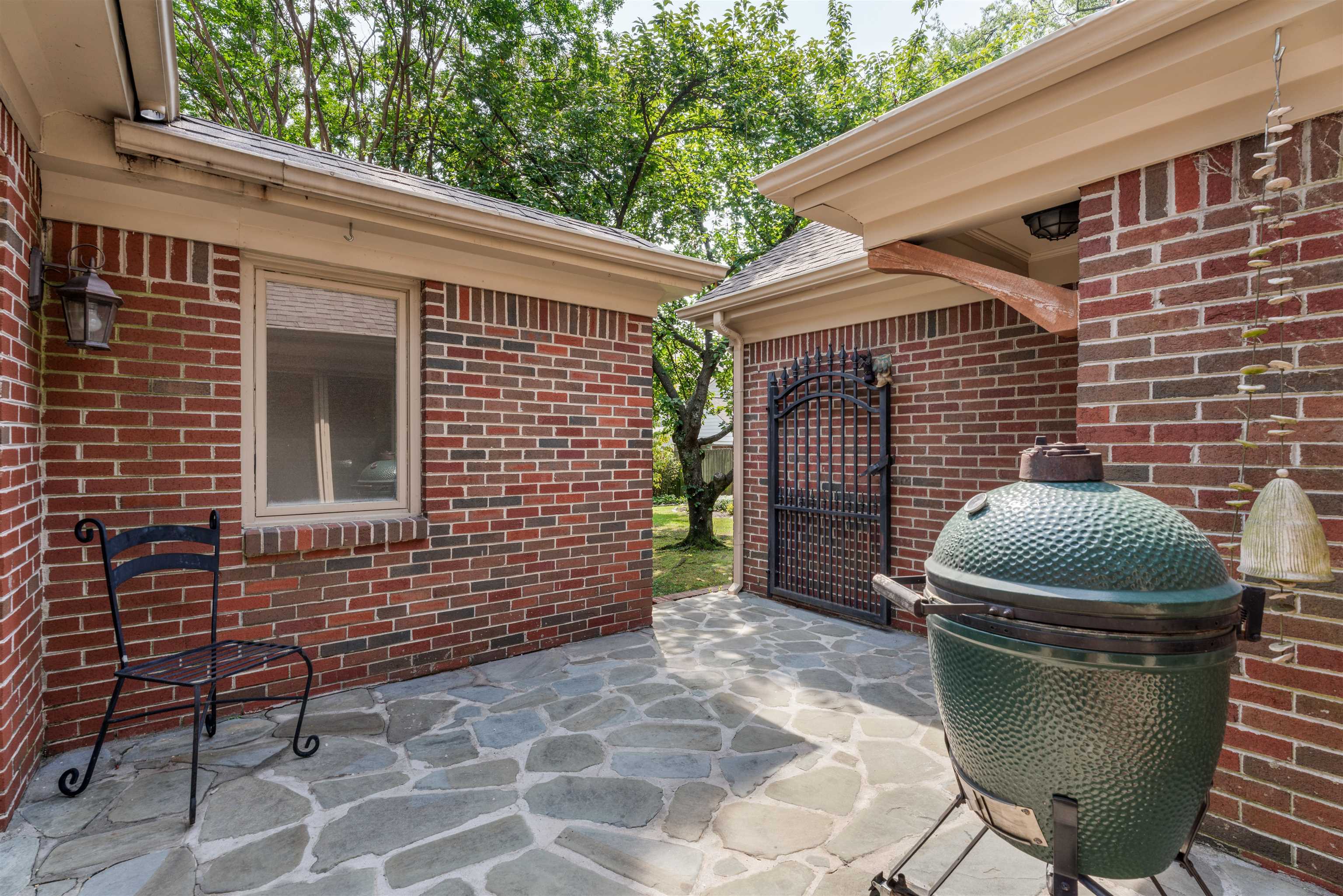 490 COLONIAL RD