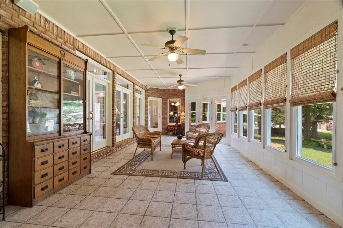 1226 OAK LAKE CIR