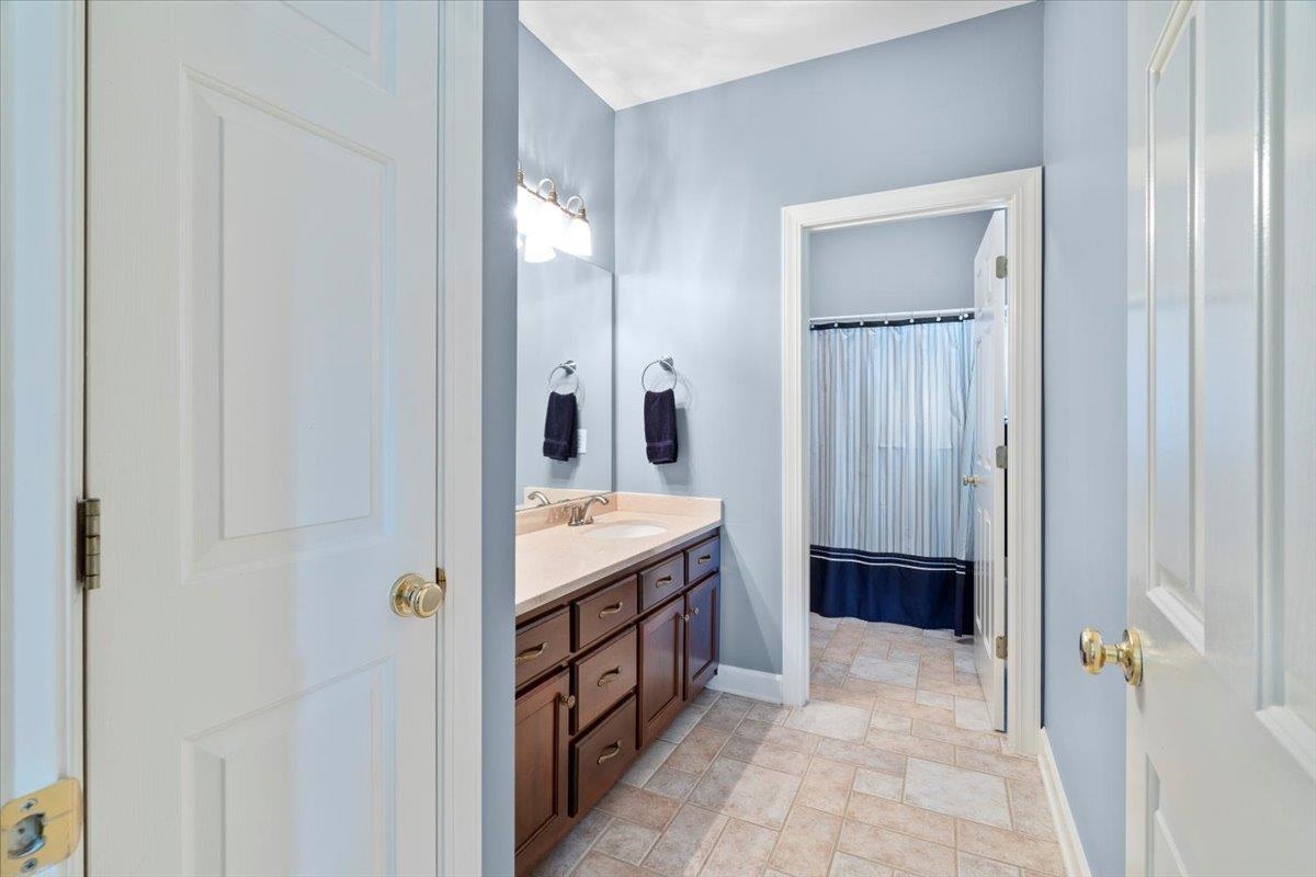 1226 OAK LAKE CIR