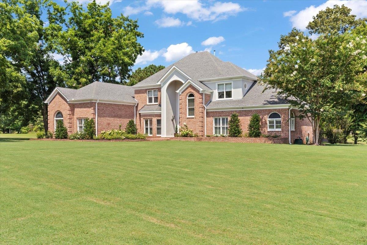 1226 OAK LAKE CIR