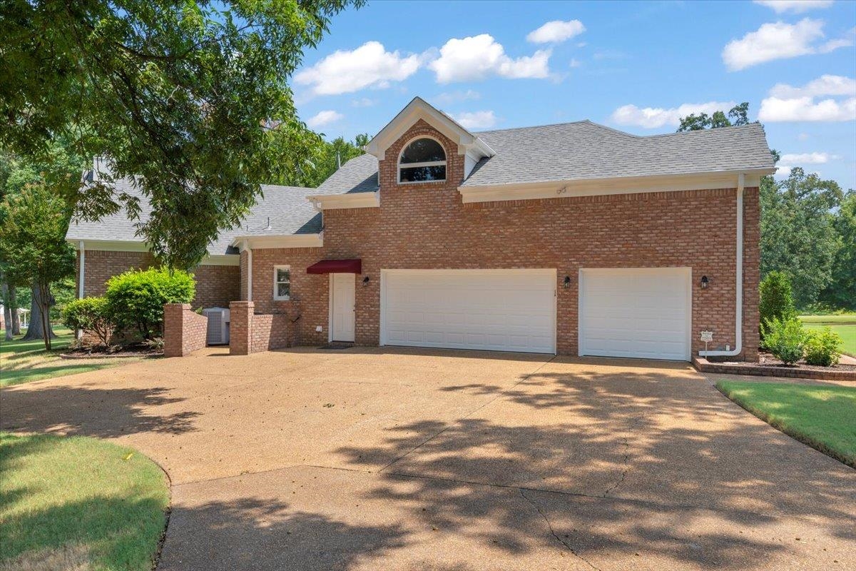 1226 OAK LAKE CIR