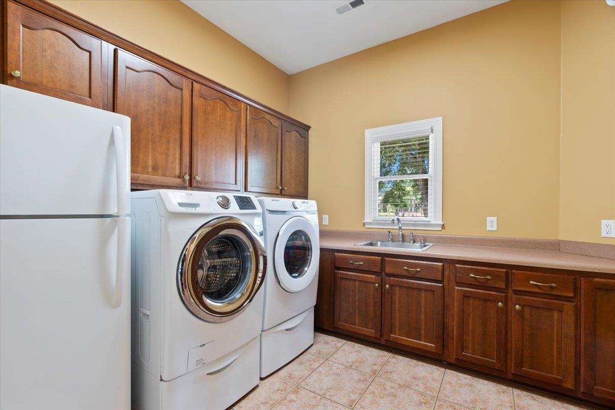 1226 OAK LAKE CIR