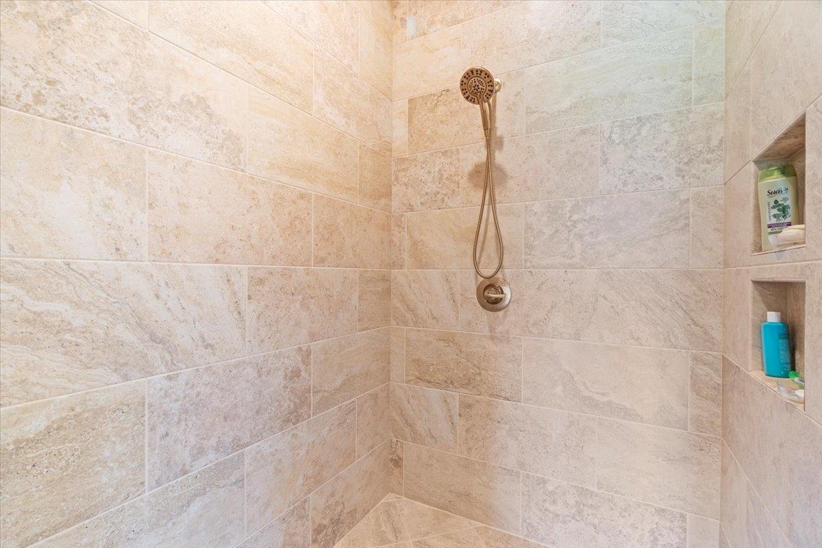 1226 OAK LAKE CIR