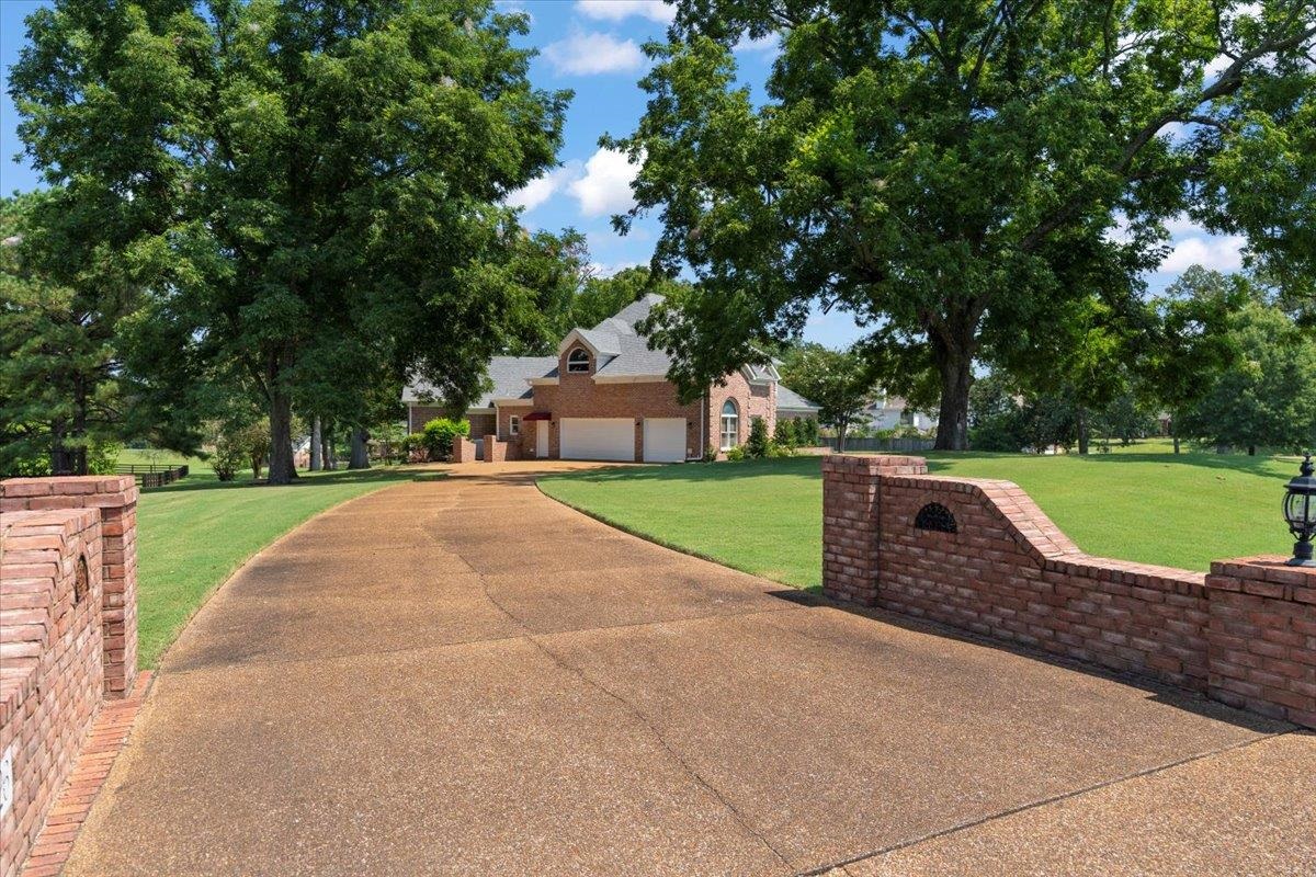 1226 OAK LAKE CIR