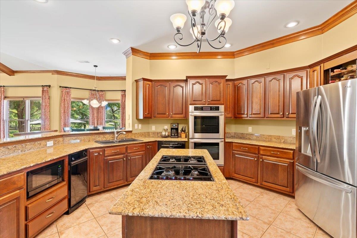 1226 OAK LAKE CIR