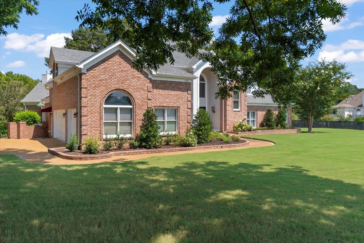 1226 OAK LAKE CIR