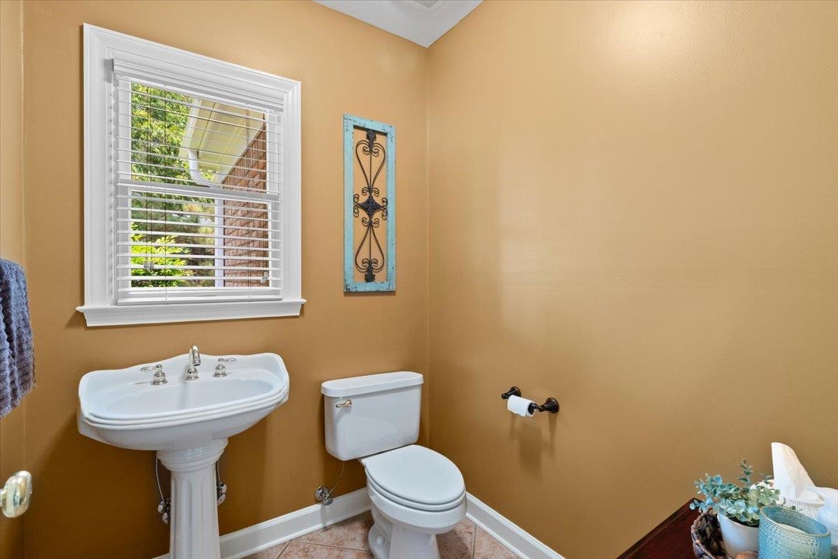1226 OAK LAKE CIR