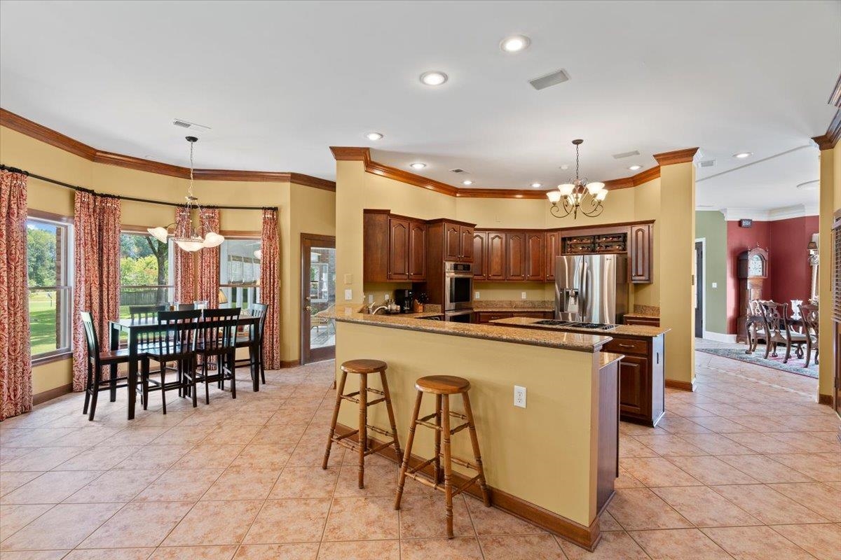 1226 OAK LAKE CIR