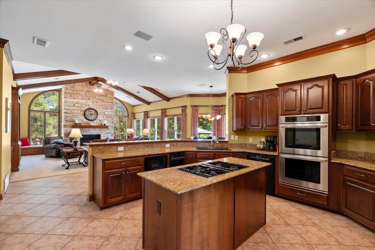 1226 OAK LAKE CIR