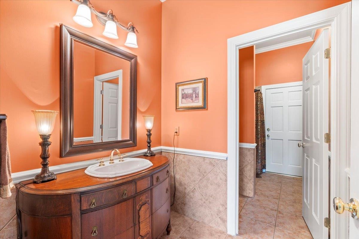 1226 OAK LAKE CIR