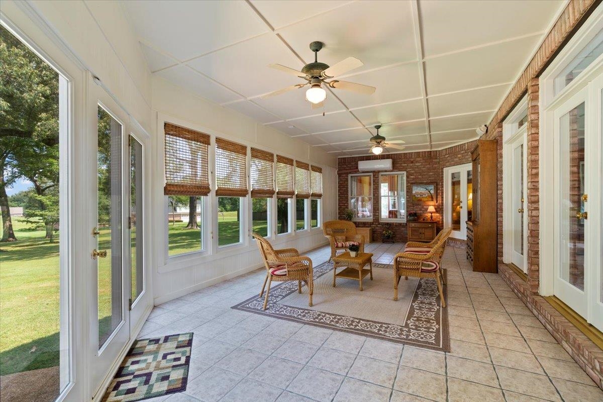 1226 OAK LAKE CIR