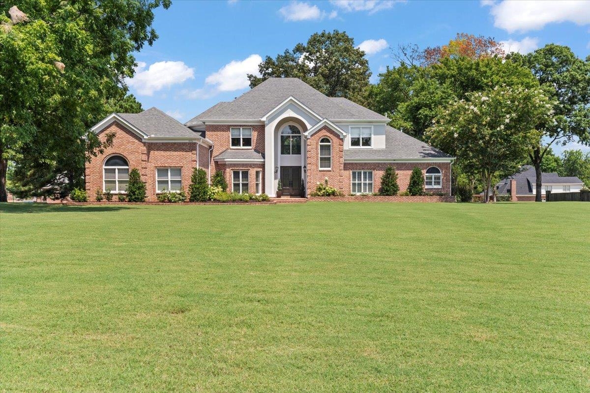 1226 OAK LAKE CIR