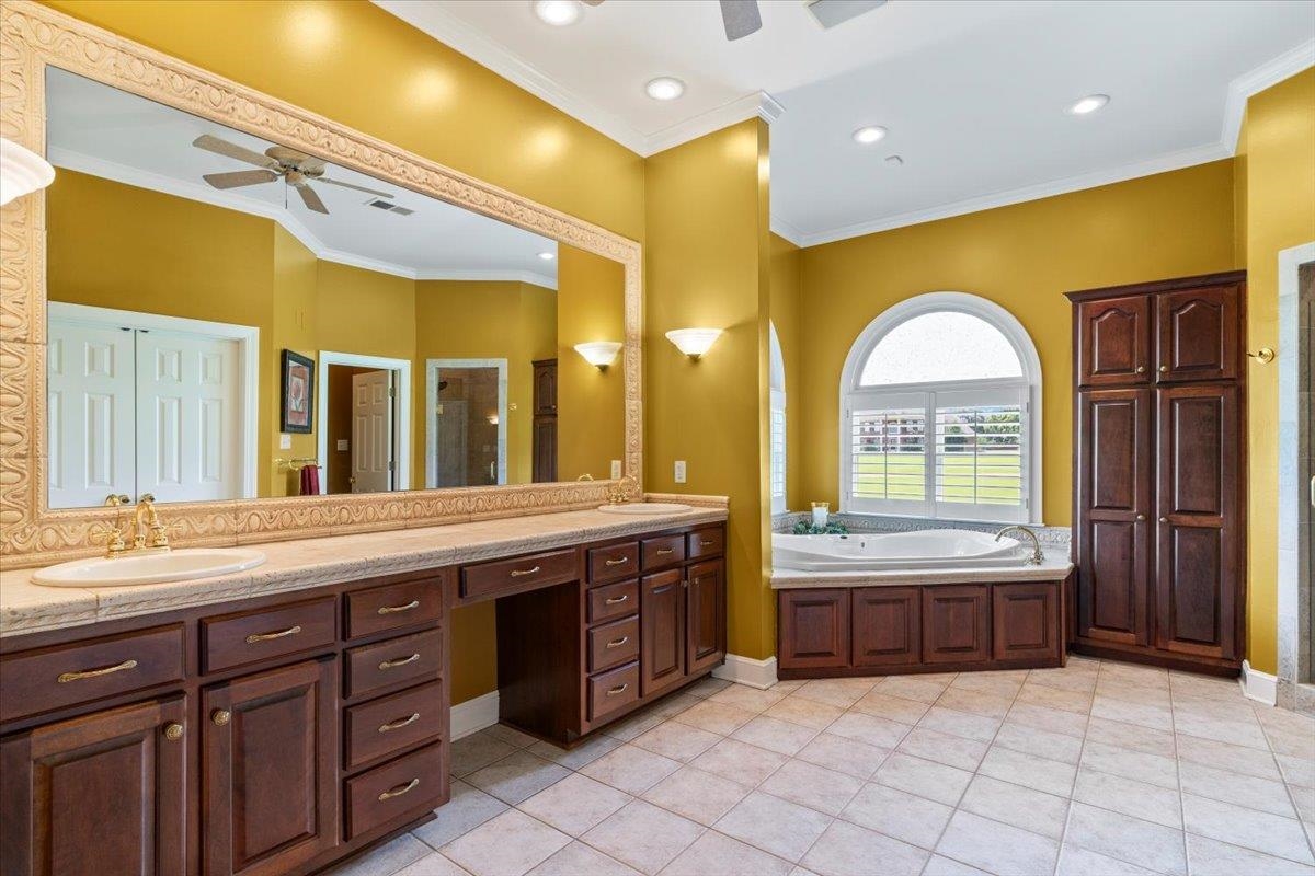 1226 OAK LAKE CIR