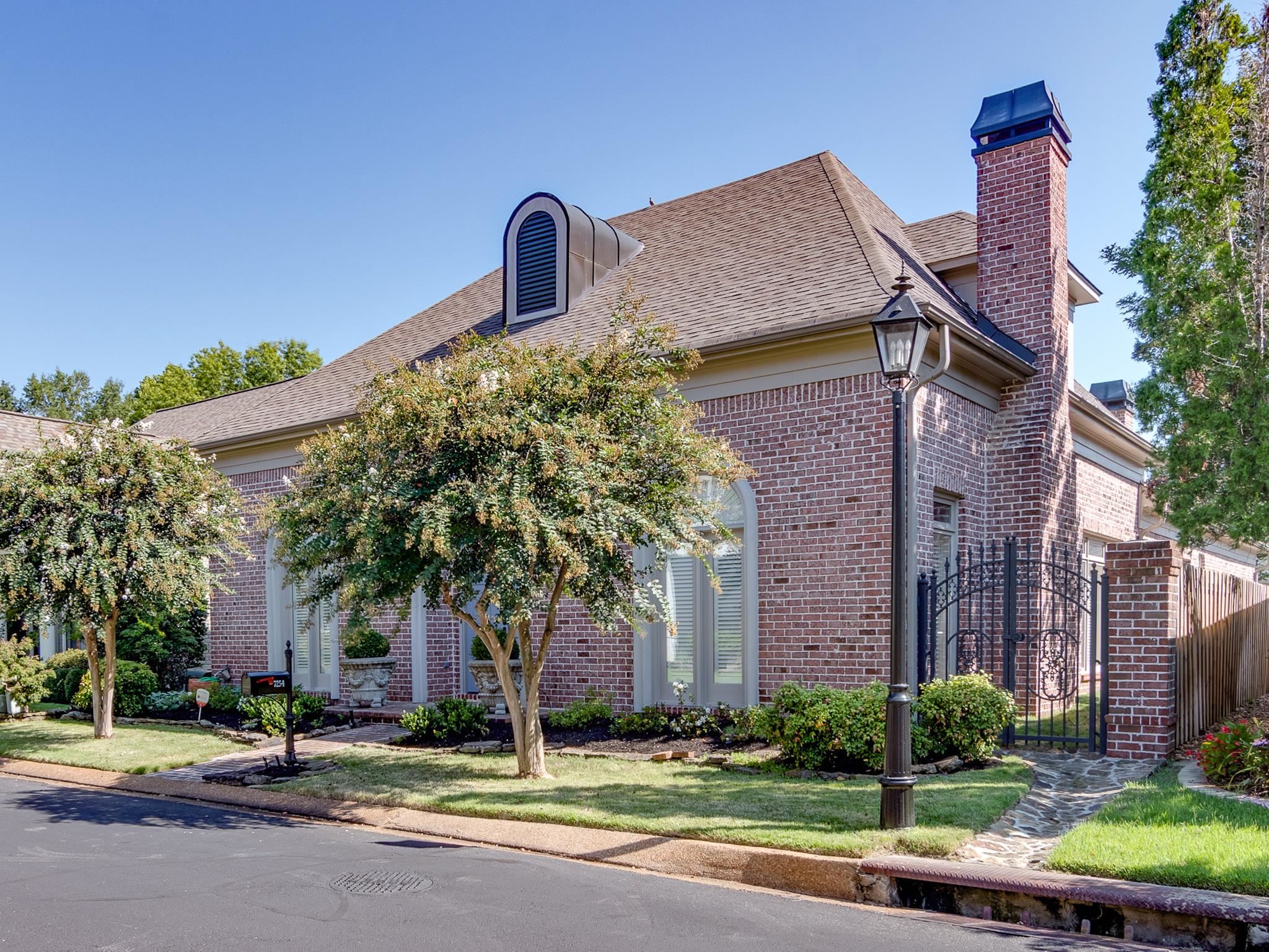 7254 OAKVILLE DR