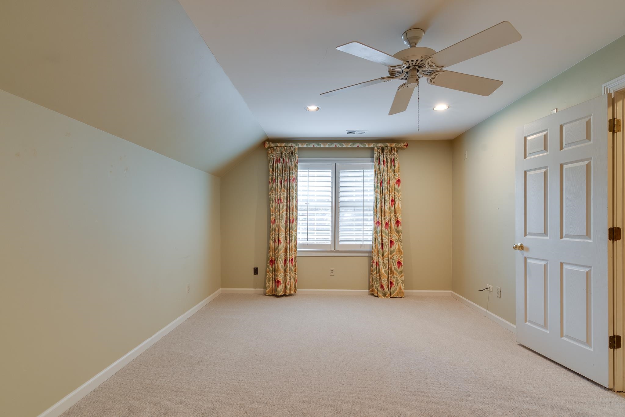 7063 MAY WOODS LN