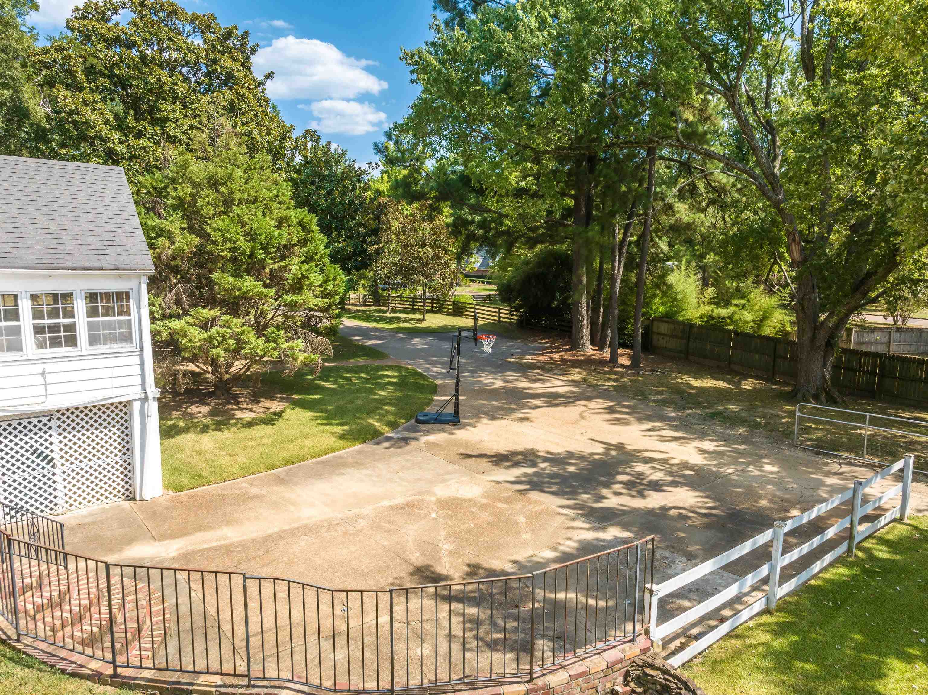 2099 SUNSET RD