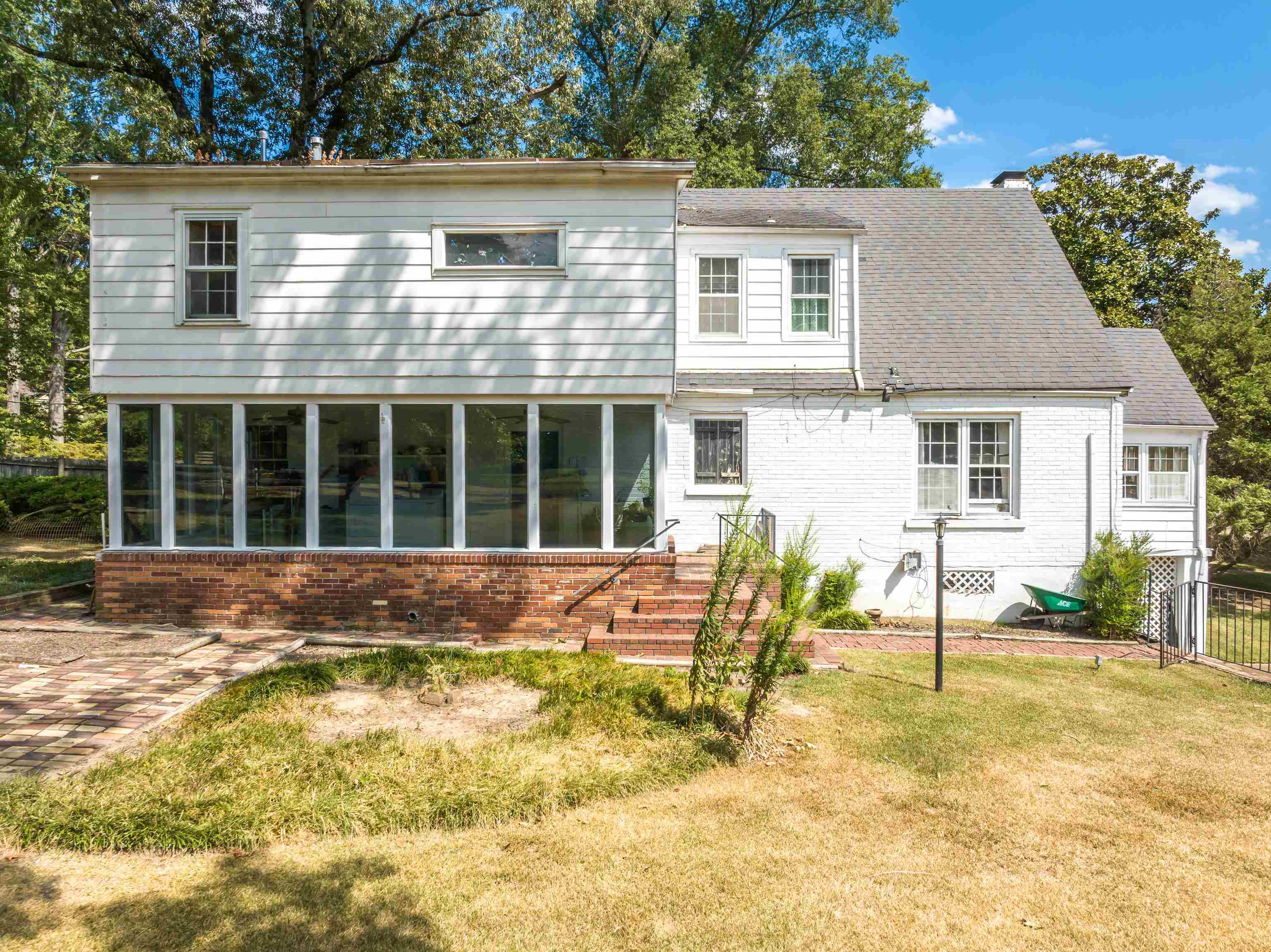2099 SUNSET RD