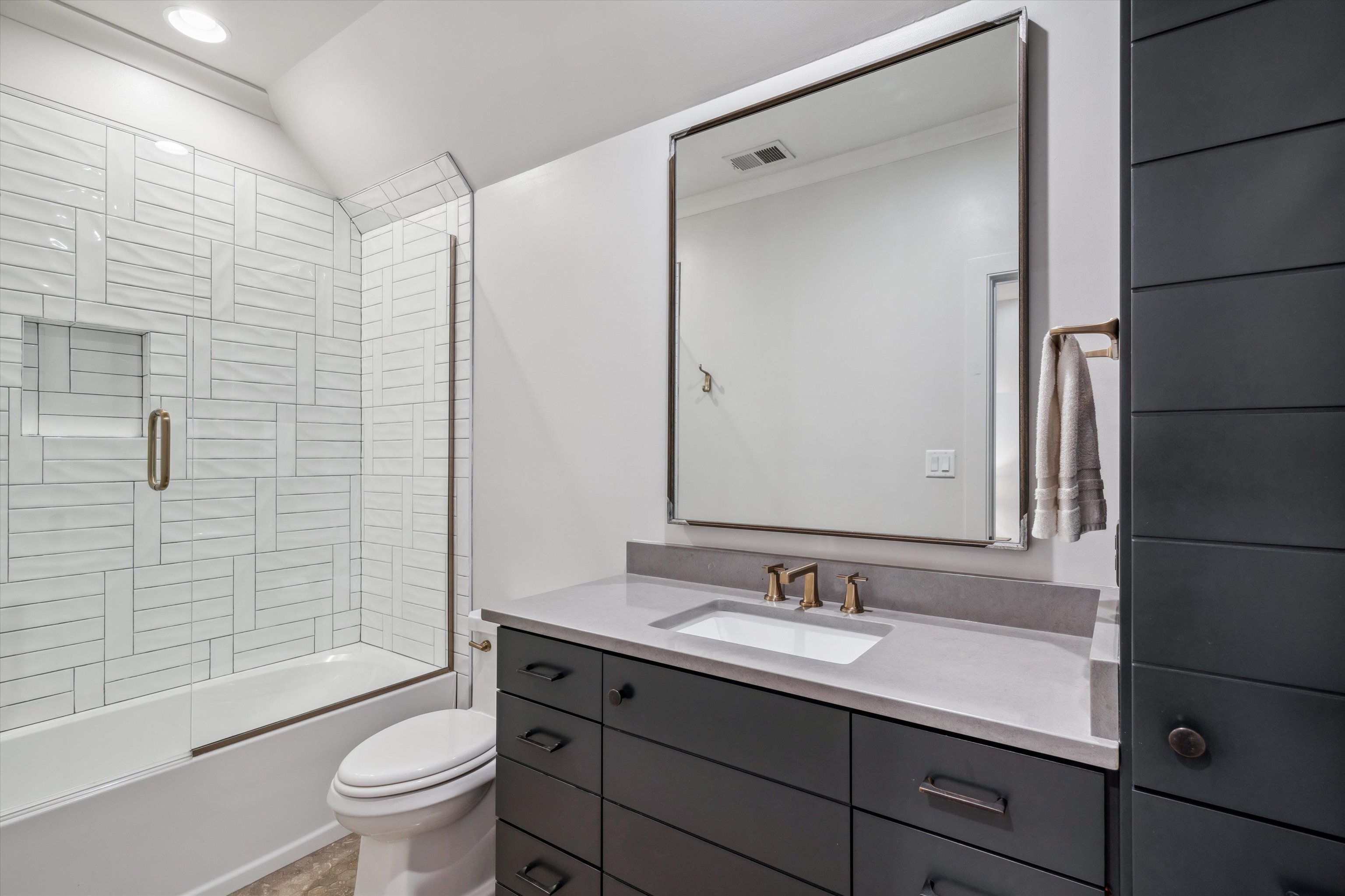 3096 CHAPEL WOODS CV