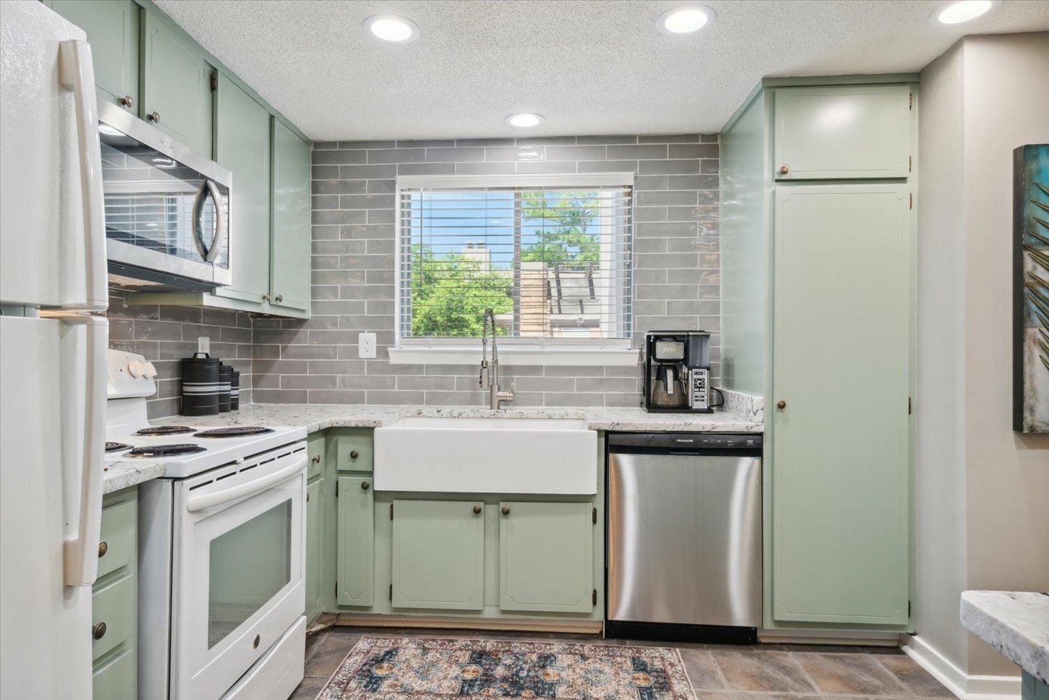 828 CREEKSIDE DR Unit: 2403