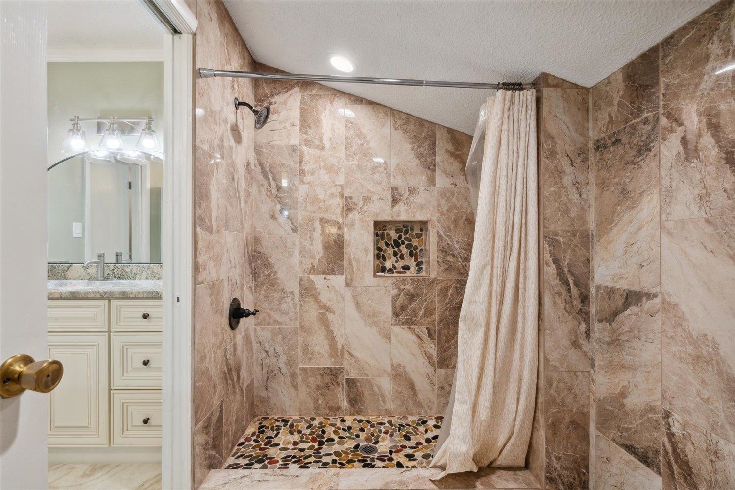 828 CREEKSIDE DR Unit: 2403