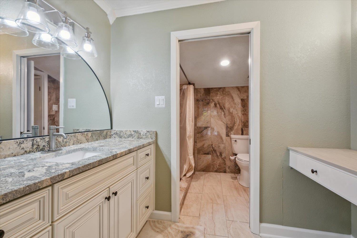 828 CREEKSIDE DR Unit: 2403