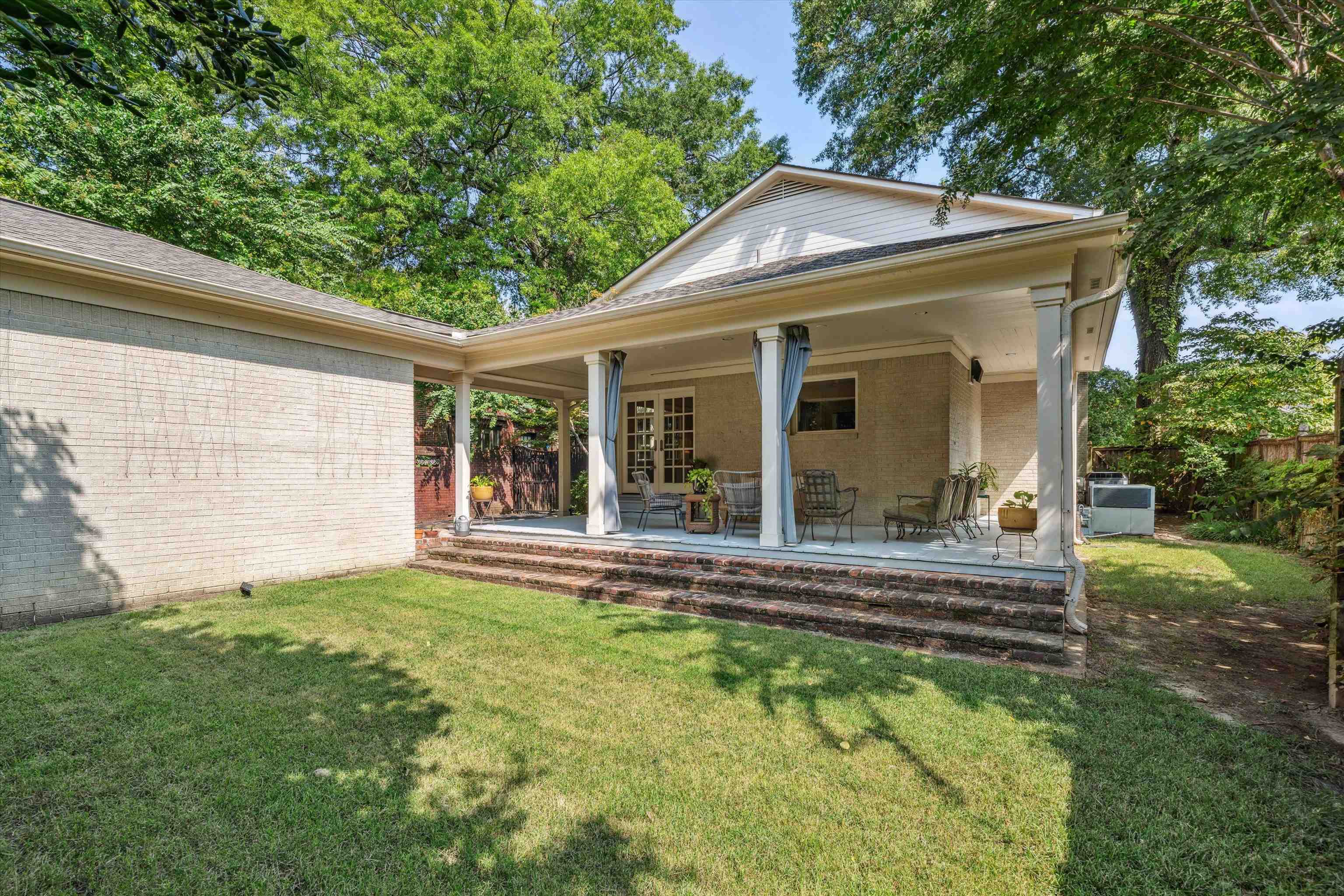 2903 GARDEN LN