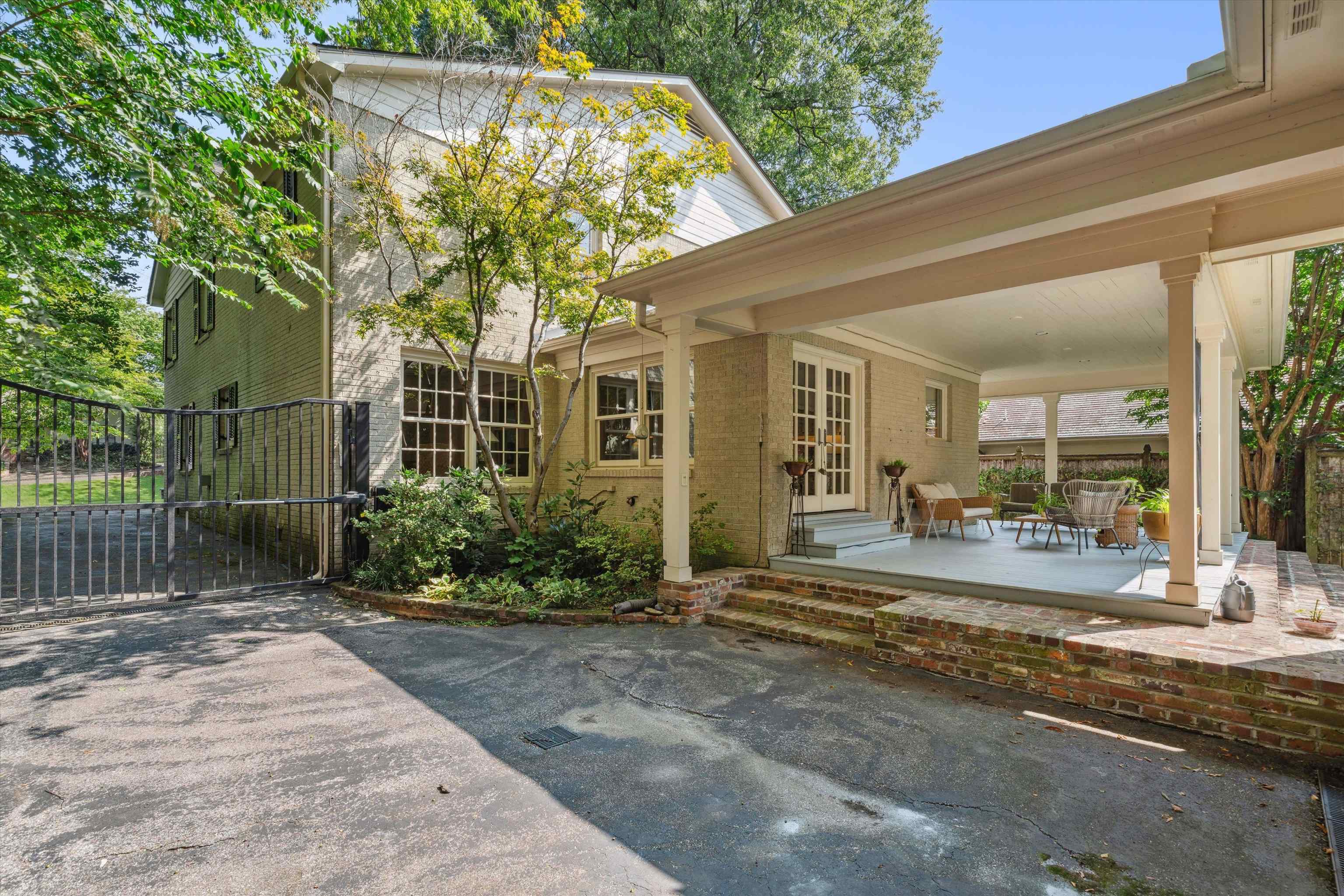 2903 GARDEN LN