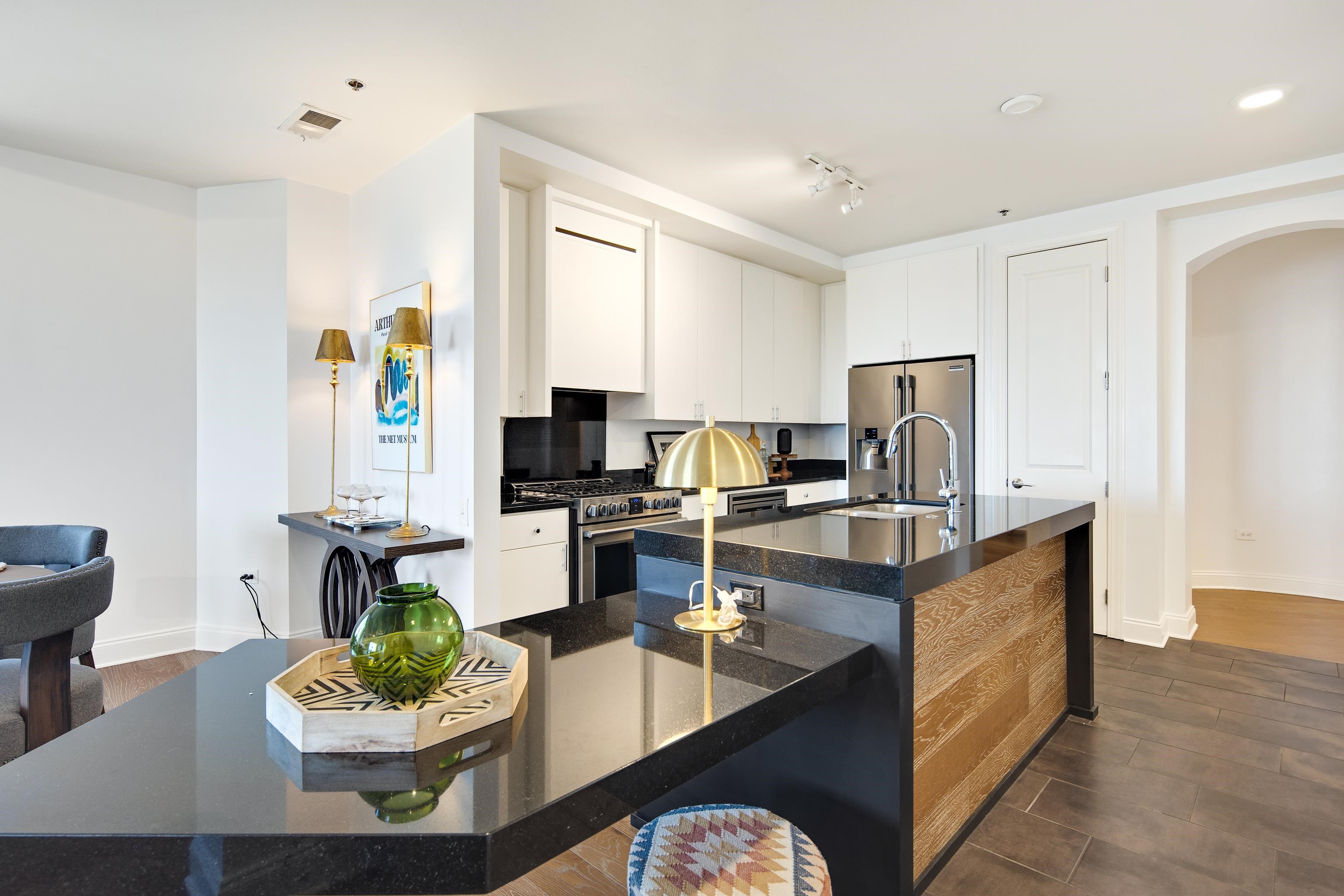 717 RIVERSIDE DR Unit: 909