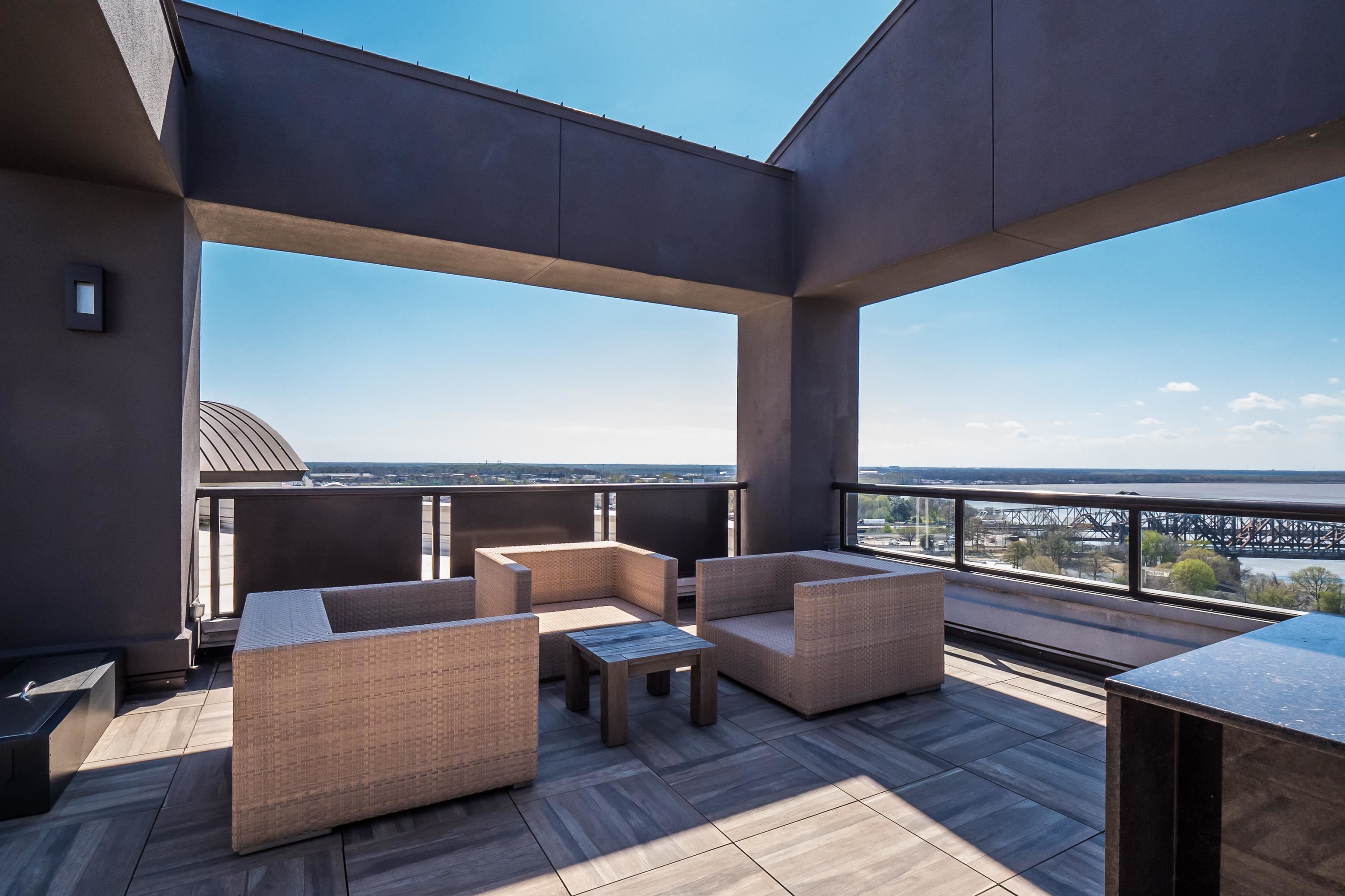 717 RIVERSIDE DR Unit: 909