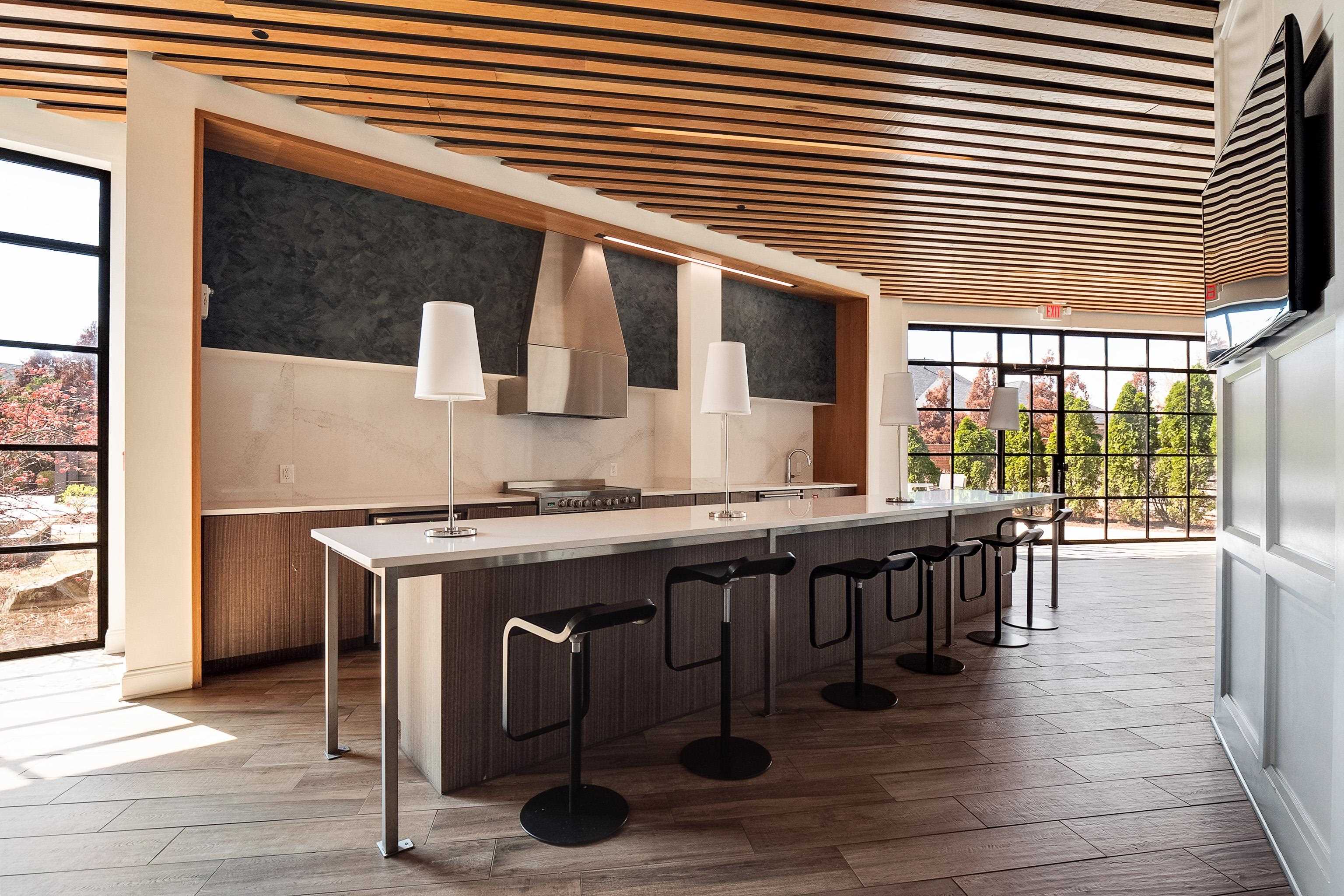 717 RIVERSIDE DR Unit: 909