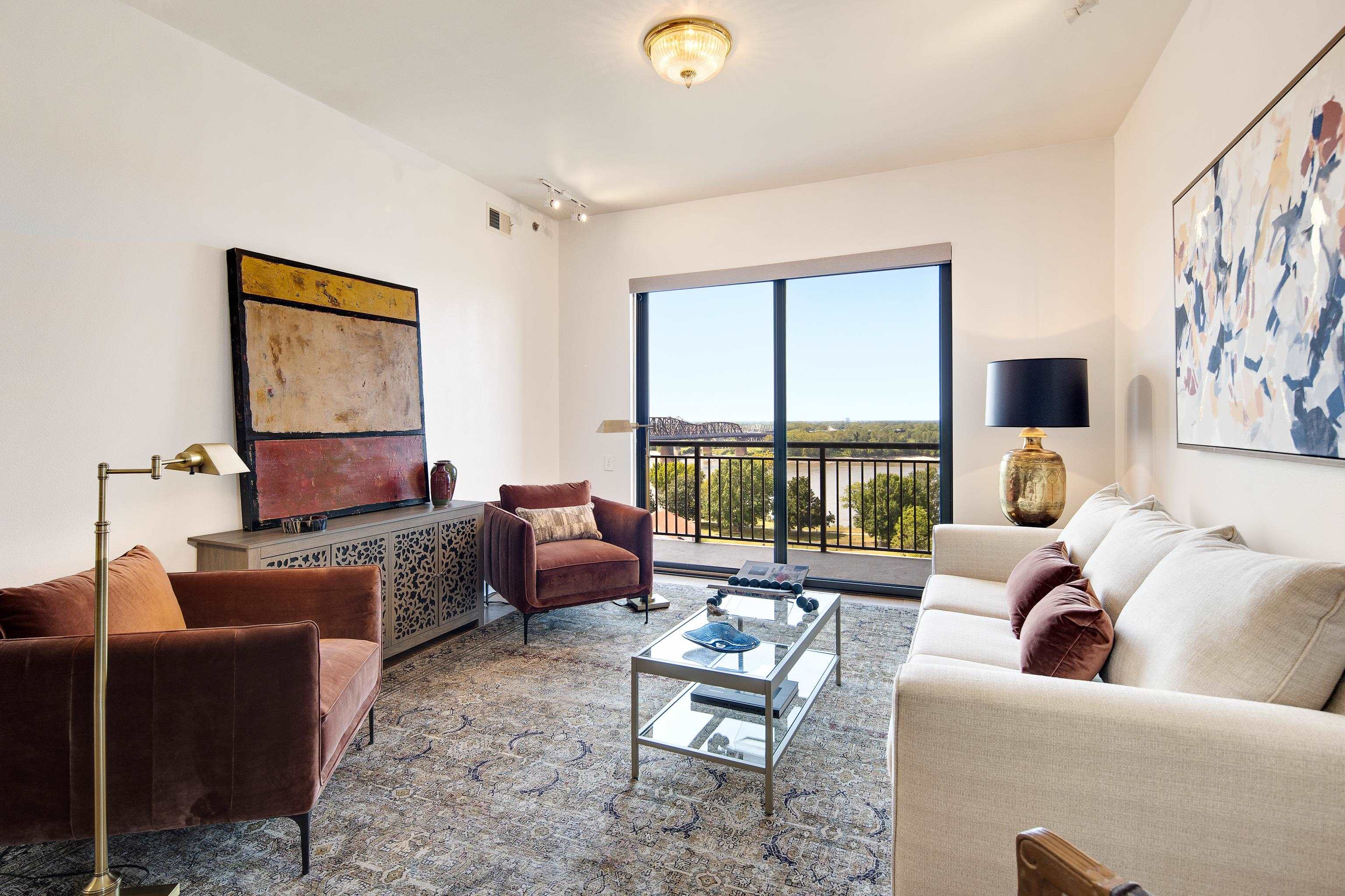 717 RIVERSIDE DR Unit: 909