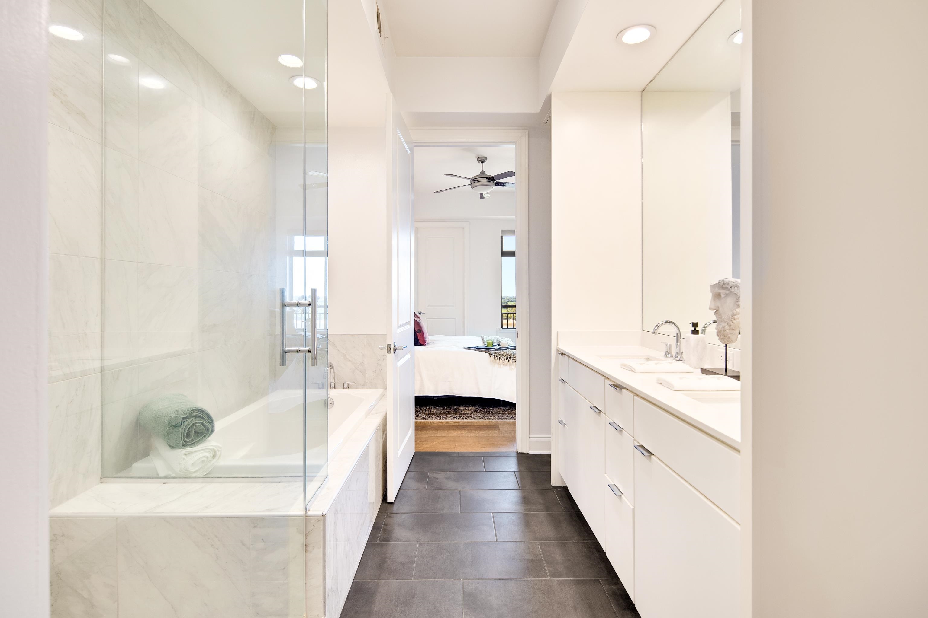 717 RIVERSIDE DR Unit: 909