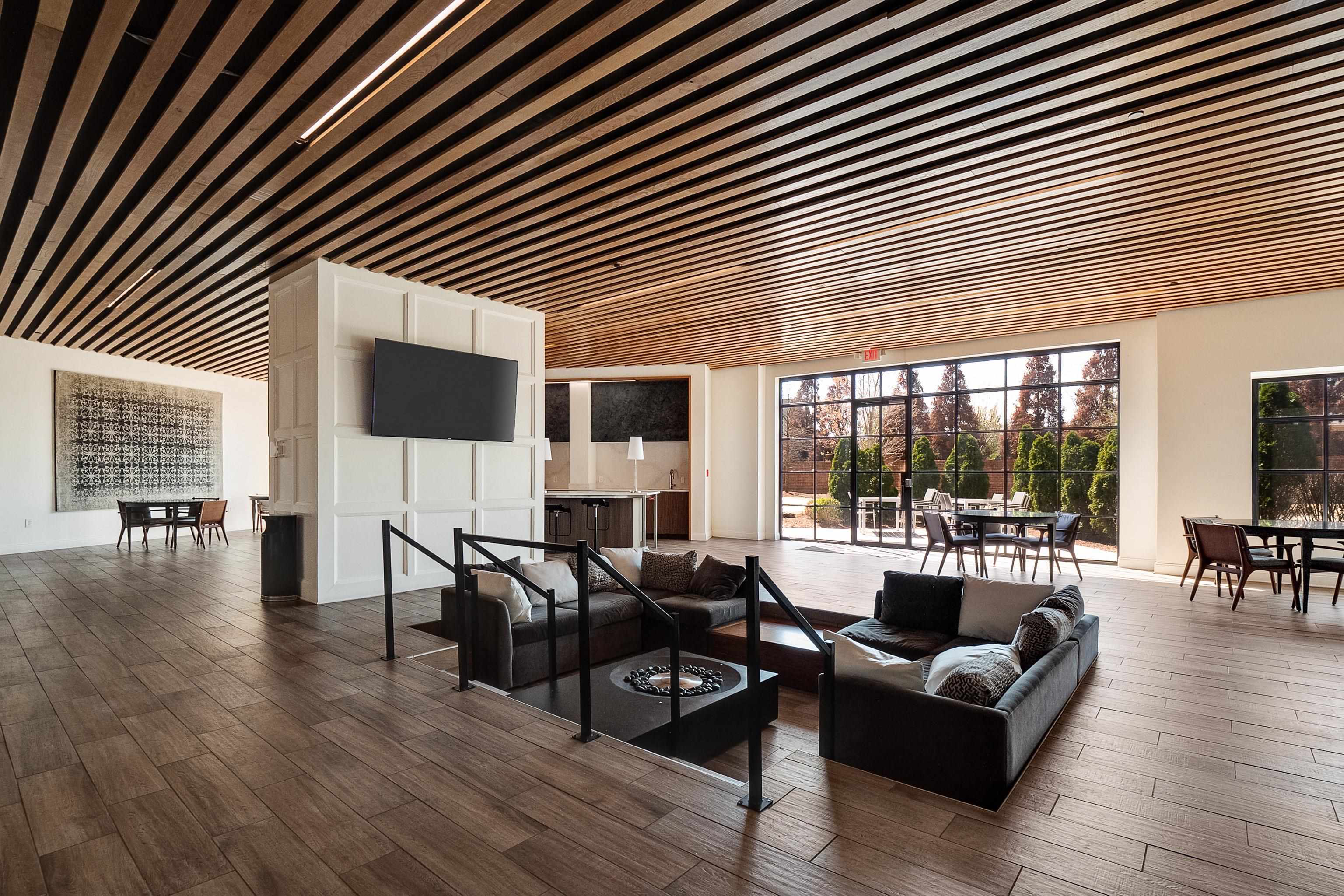 717 RIVERSIDE DR Unit: 909