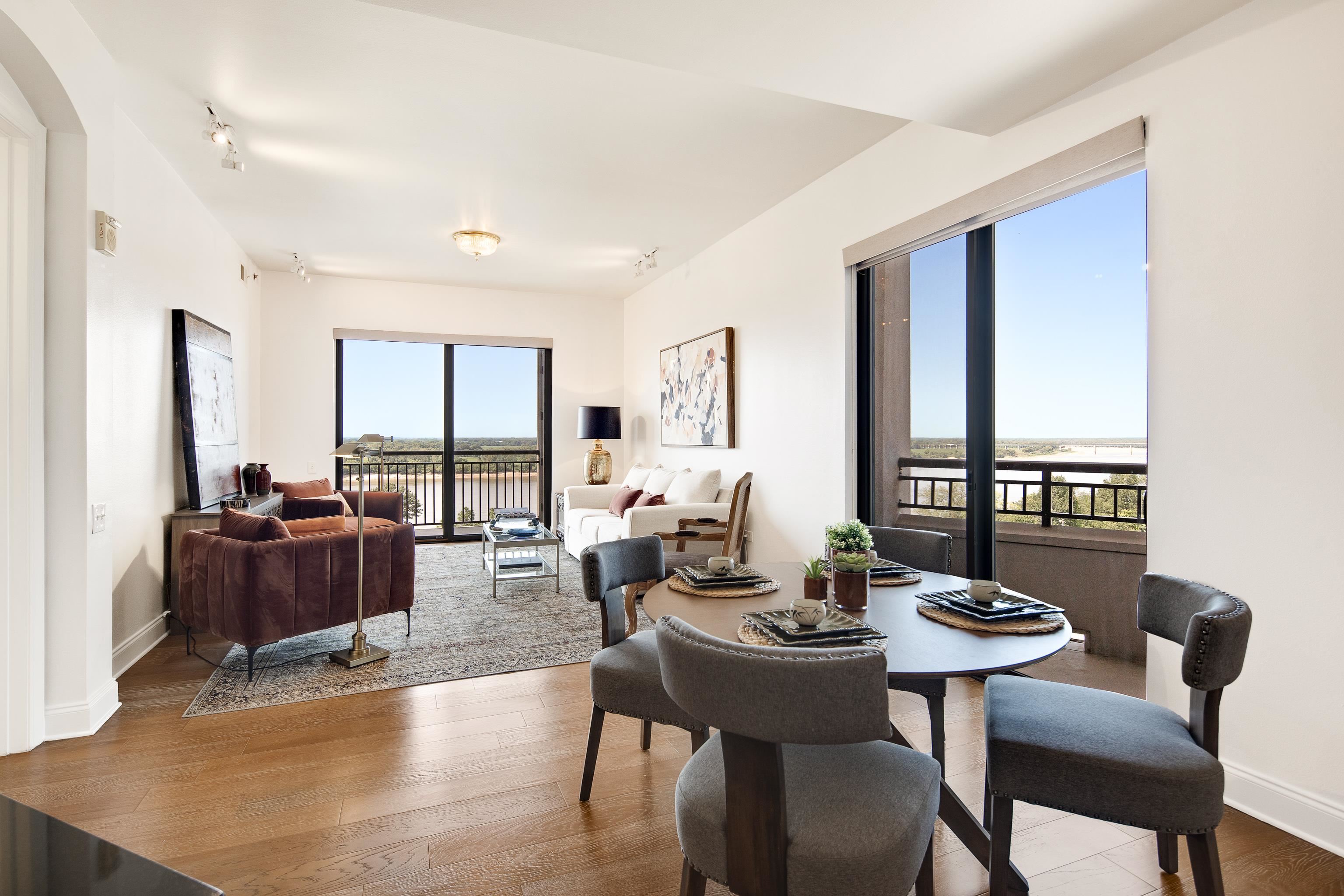 717 RIVERSIDE DR Unit: 909